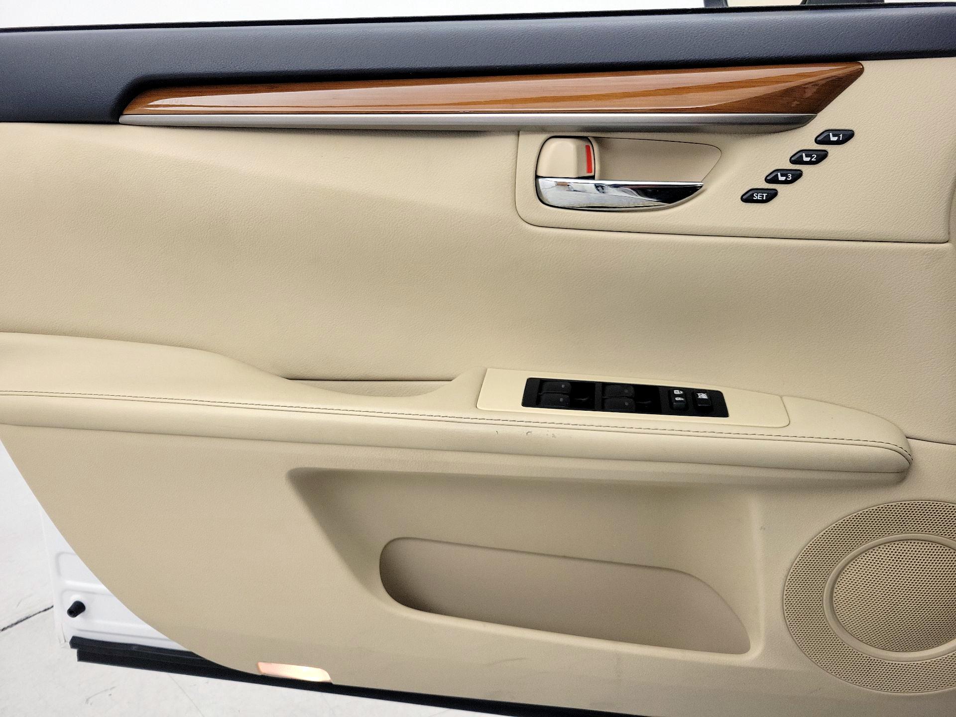 Thumbnail: 2014 Lexus ES - 12
