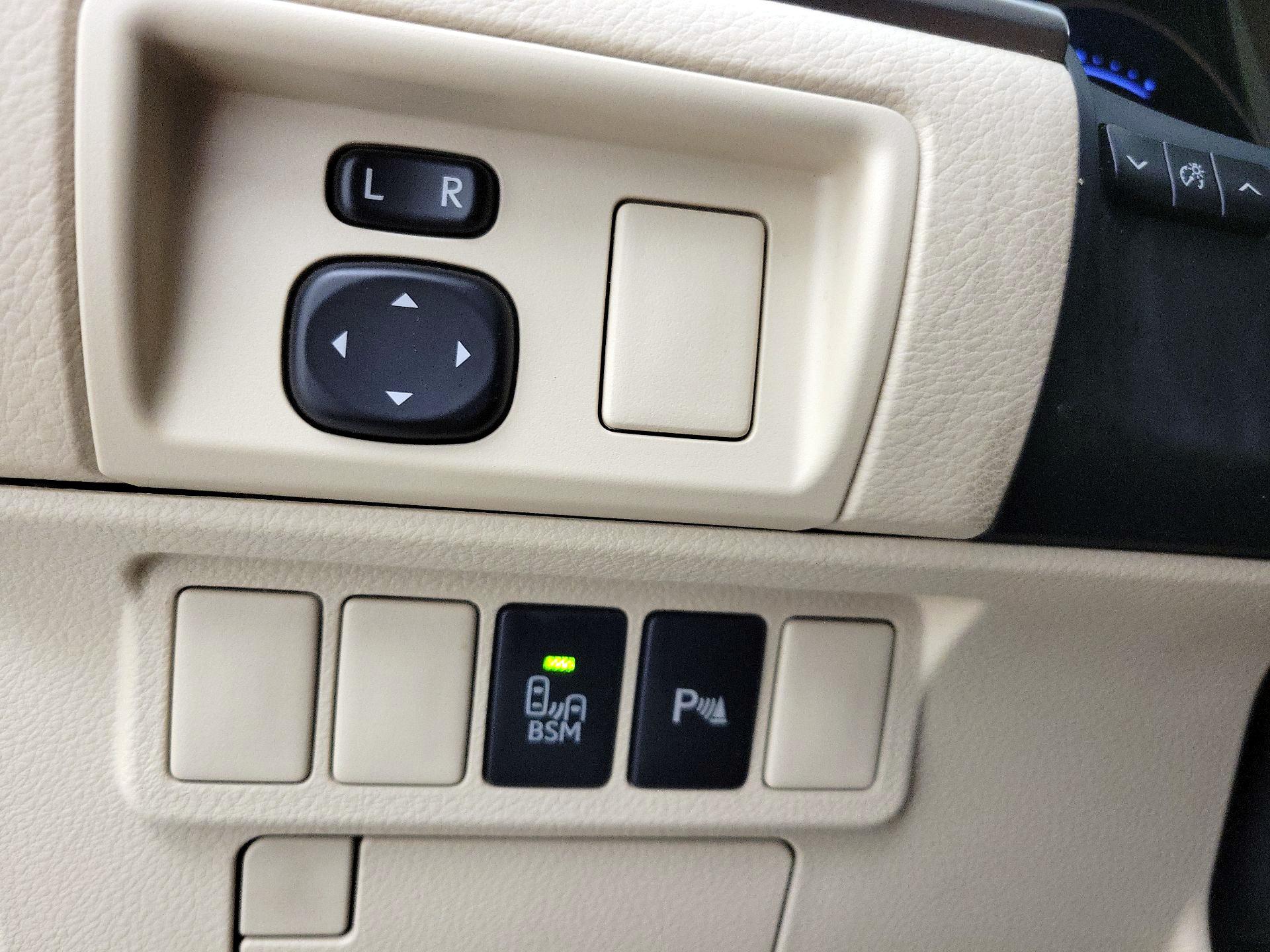 Thumbnail: 2014 Lexus ES - 13