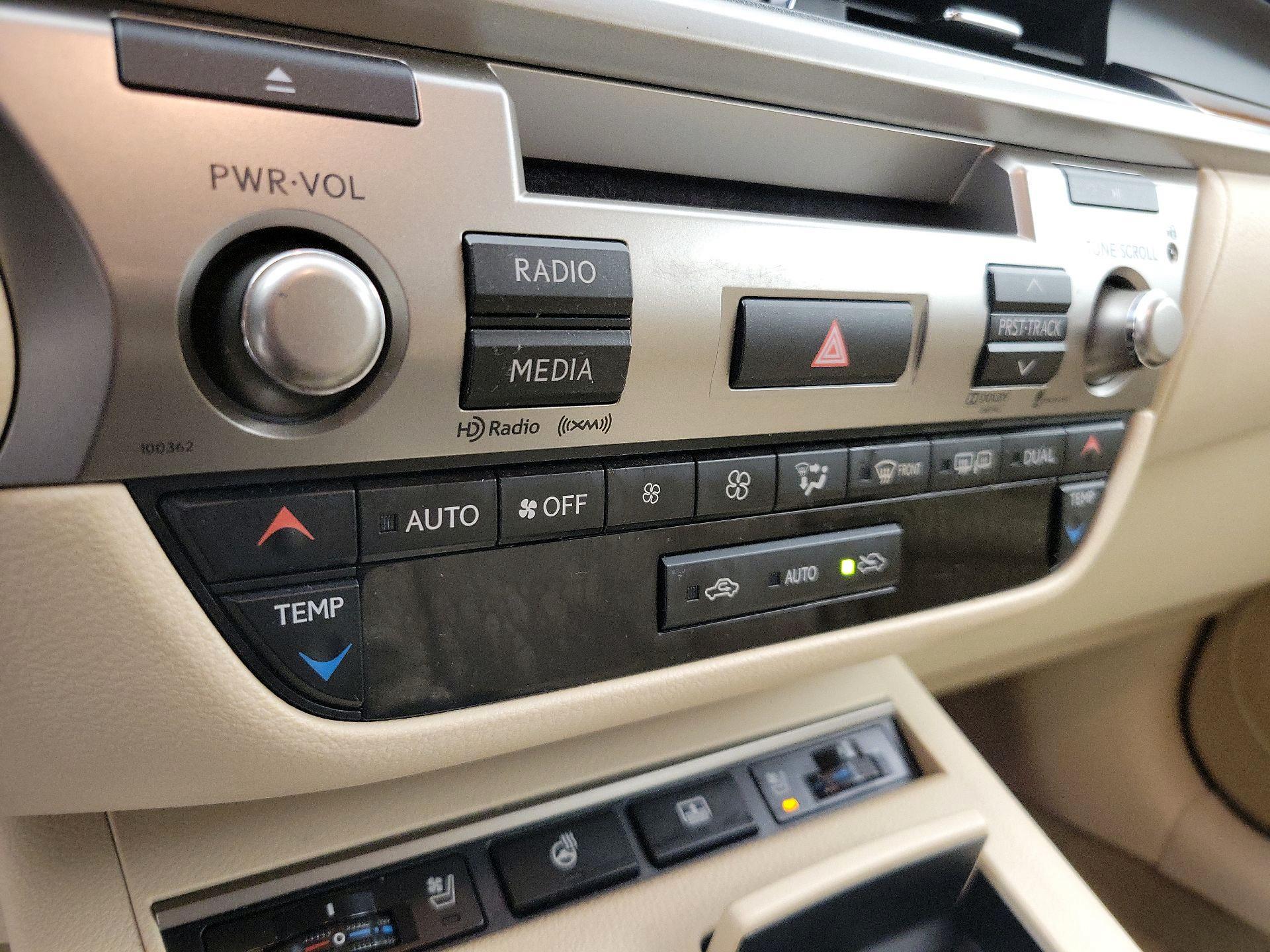 Thumbnail: 2014 Lexus ES - 17