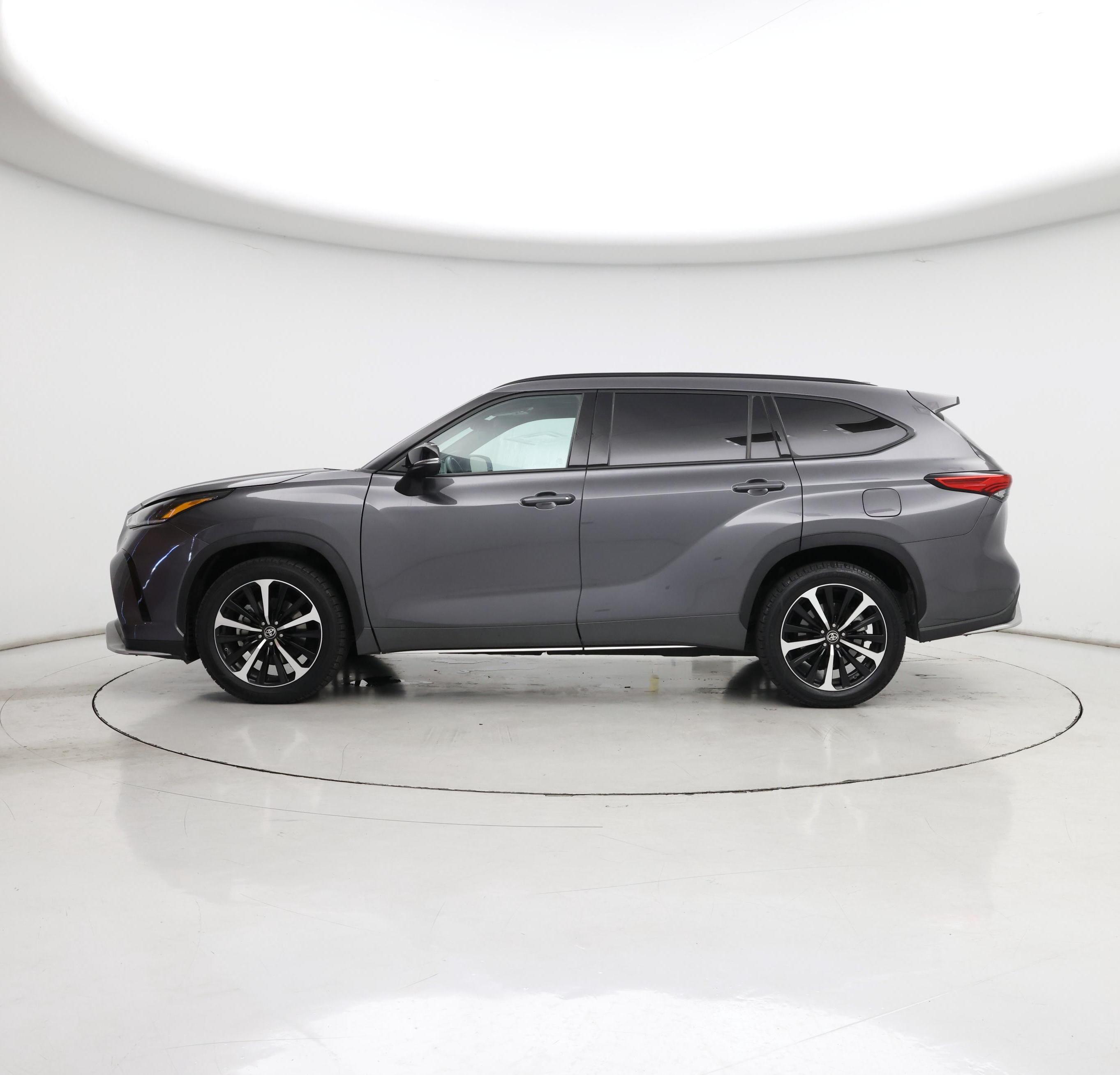 Thumbnail: 2022 Toyota Highlander - 3