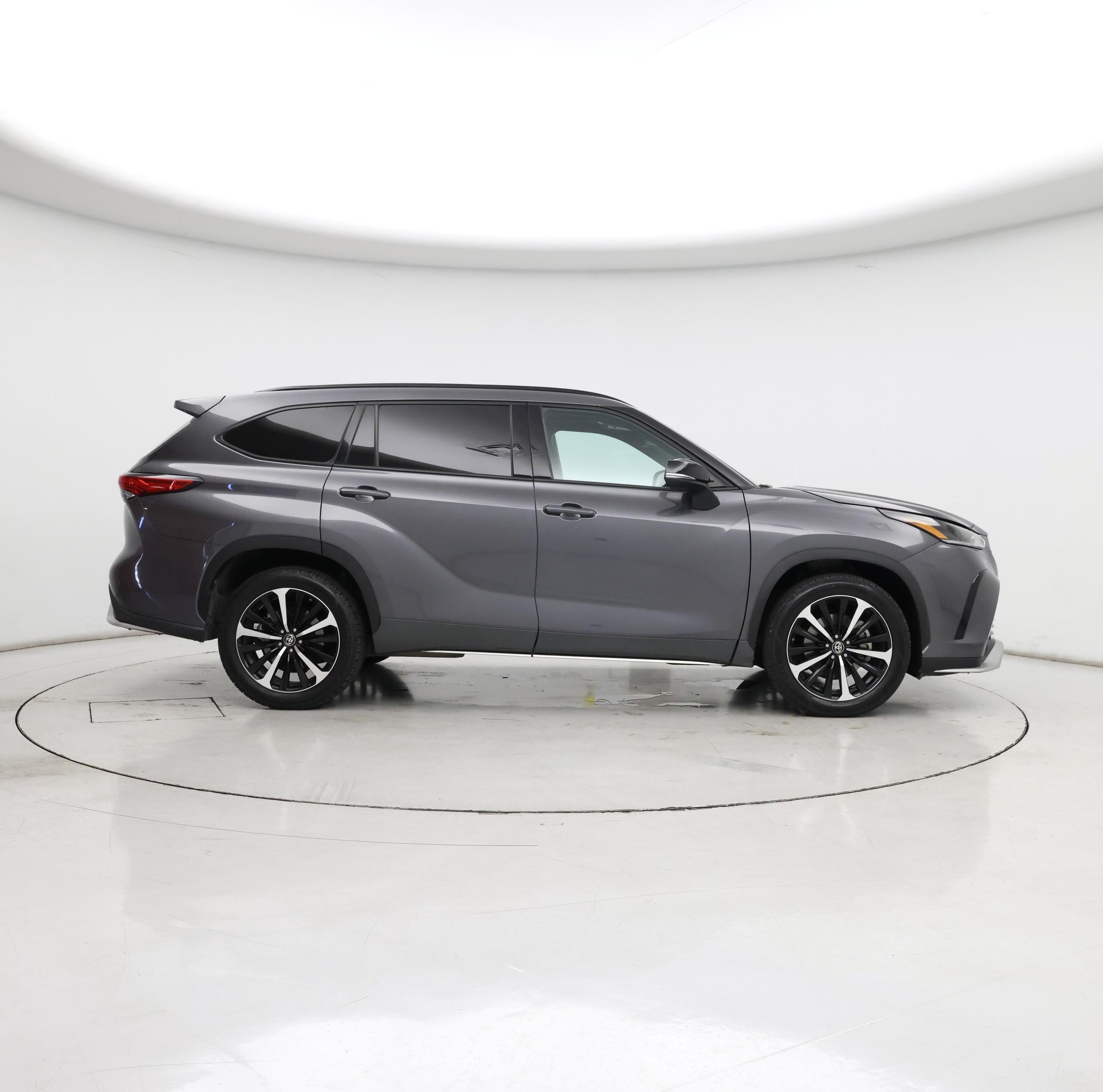 Thumbnail: 2022 Toyota Highlander - 7