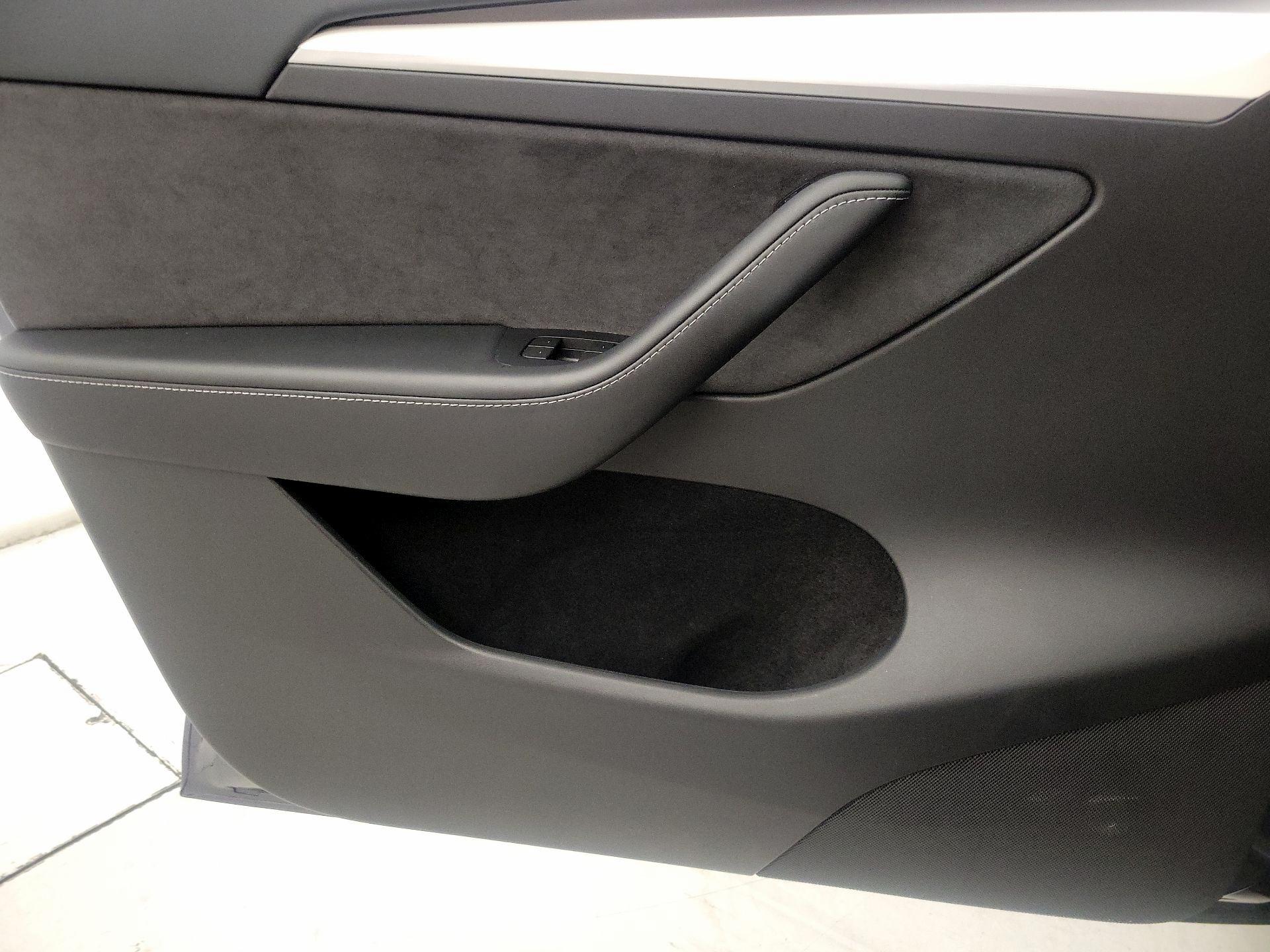 Thumbnail: 2023 Tesla Model Y - 12