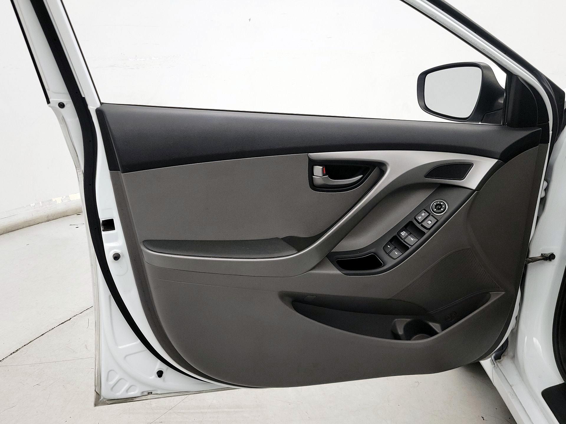 Thumbnail: 2016 Hyundai Elantra - 12