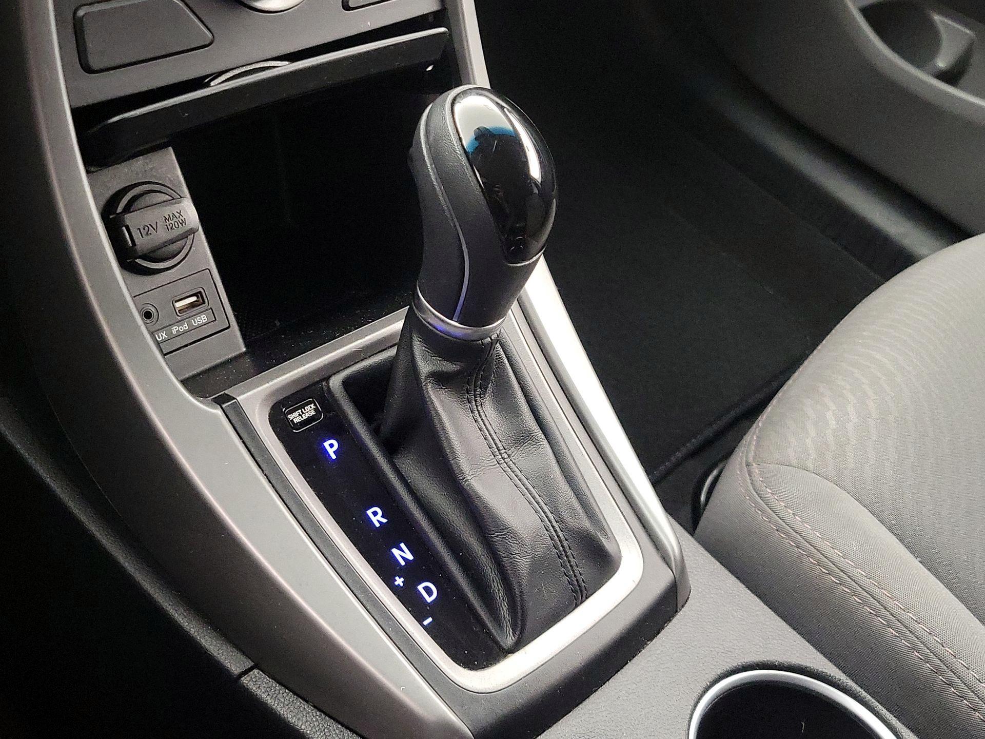 Thumbnail: 2016 Hyundai Elantra - 16