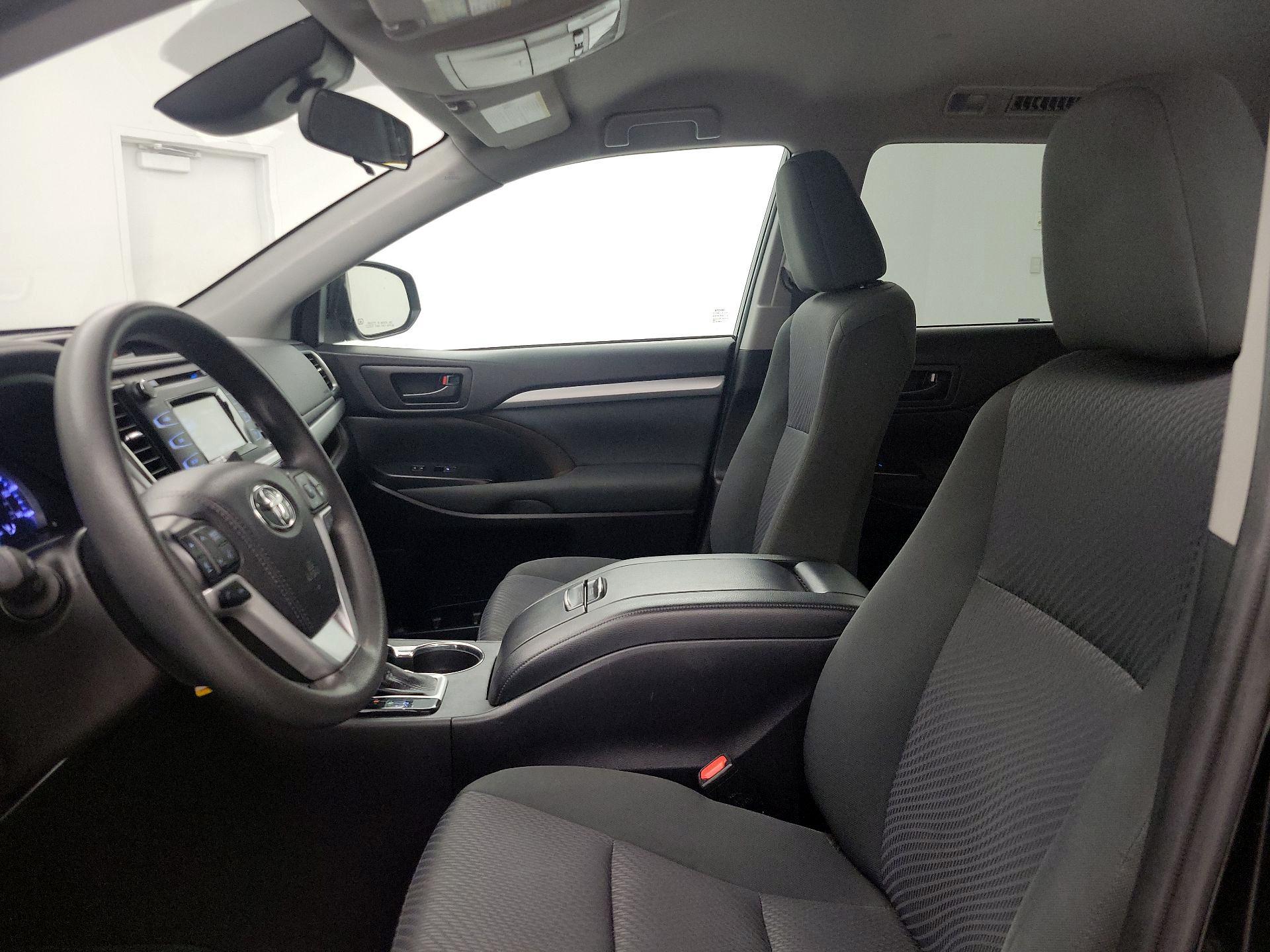 Thumbnail: 2019 Toyota Highlander - 11
