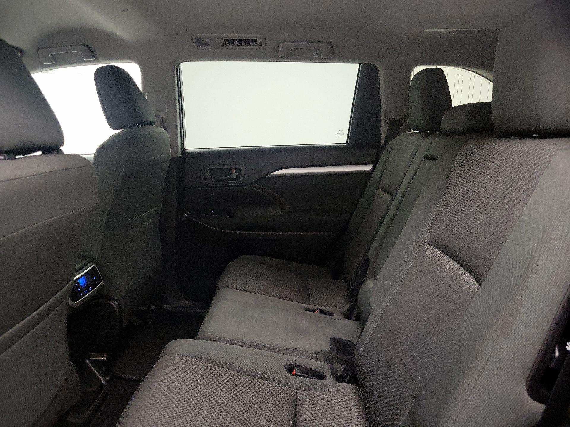 Thumbnail: 2019 Toyota Highlander - 19