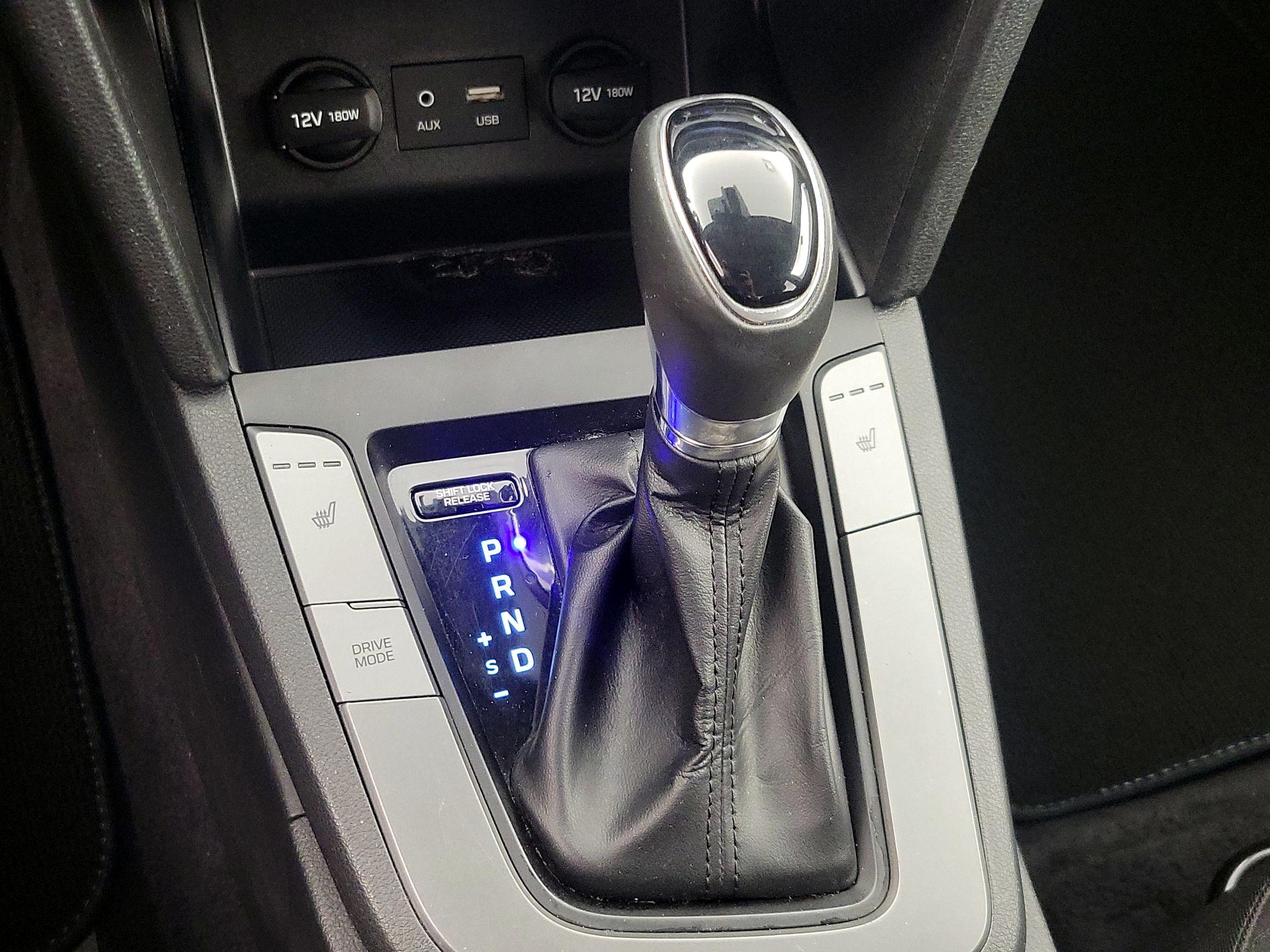 Thumbnail: 2020 Hyundai Elantra - 17