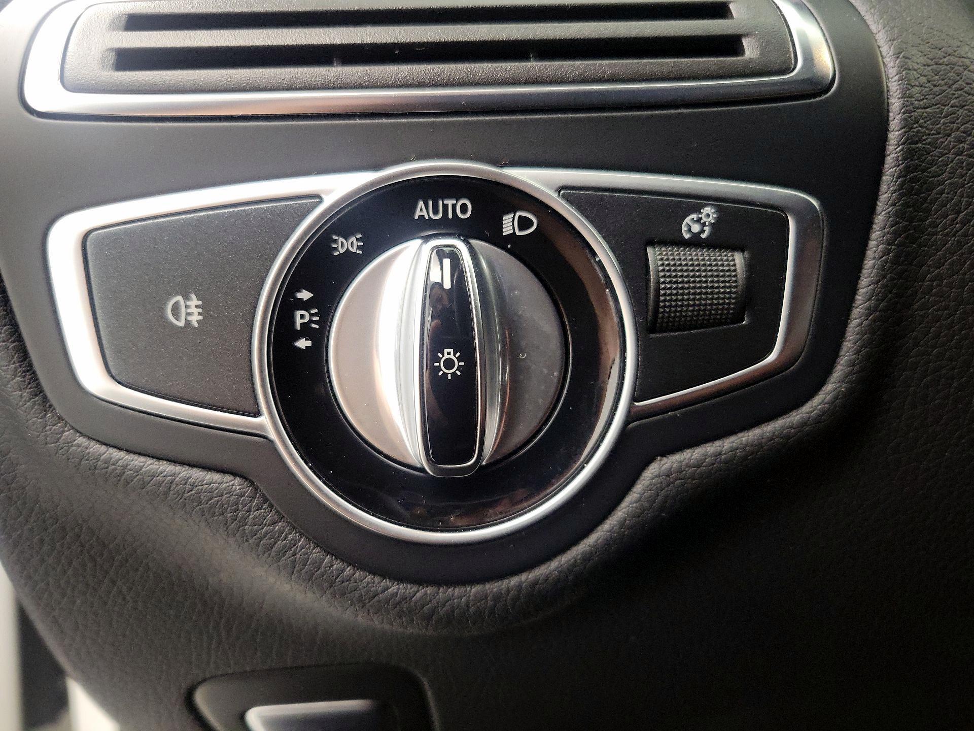 Thumbnail: 2016 Mercedes-Benz C-Class - 13