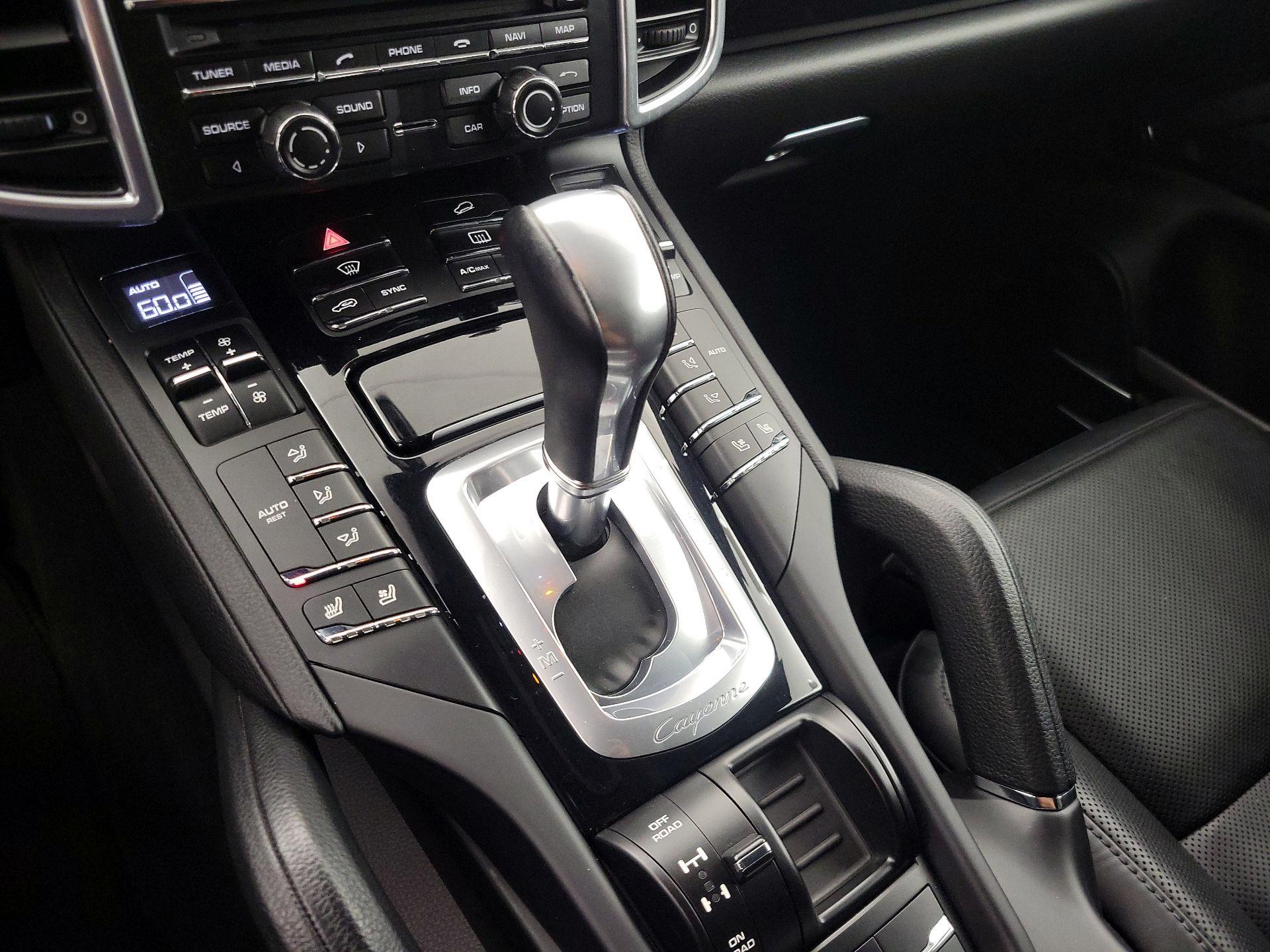 Thumbnail: 2016 Porsche Cayenne - 16