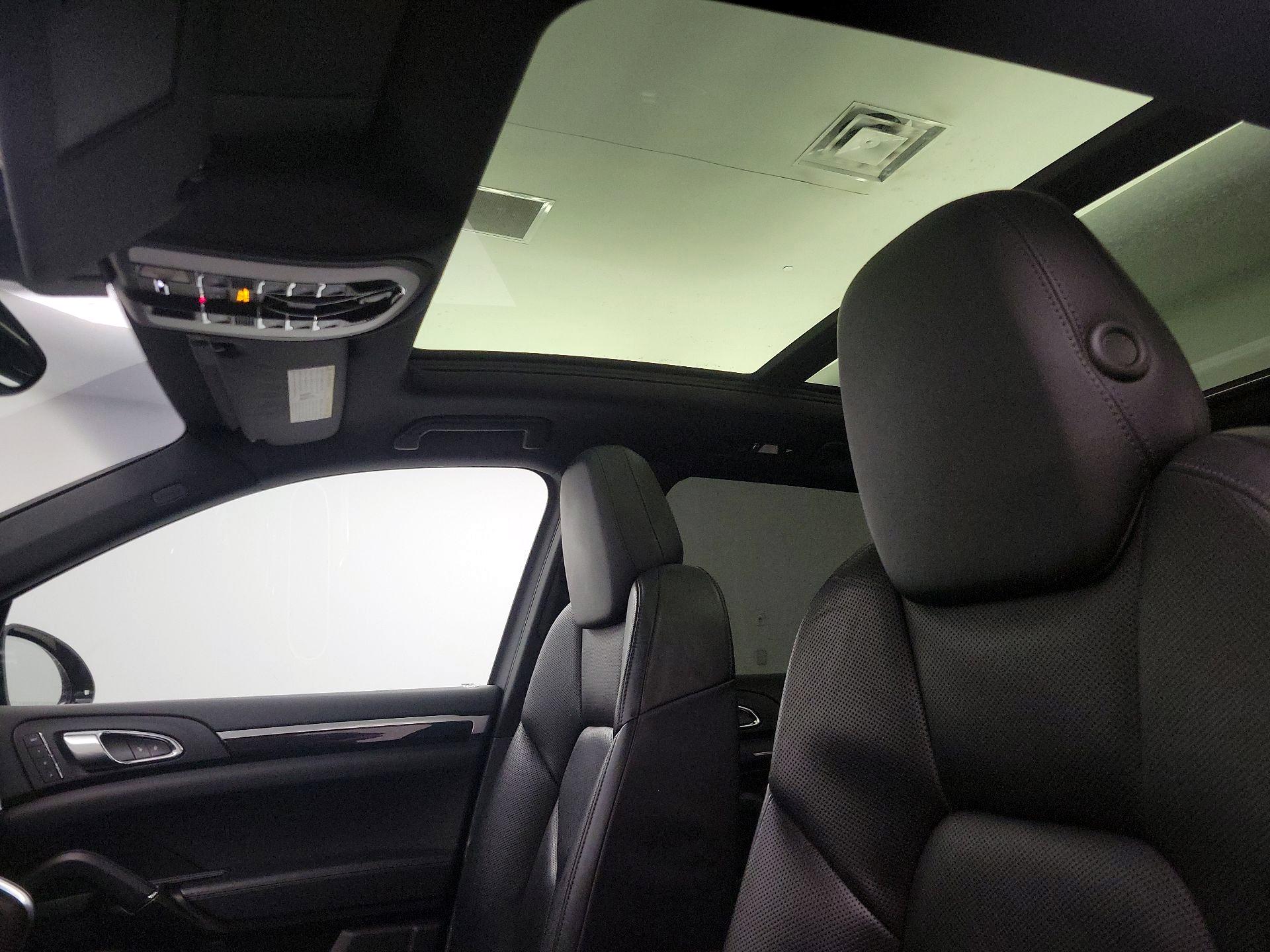 Thumbnail: 2016 Porsche Cayenne - 17