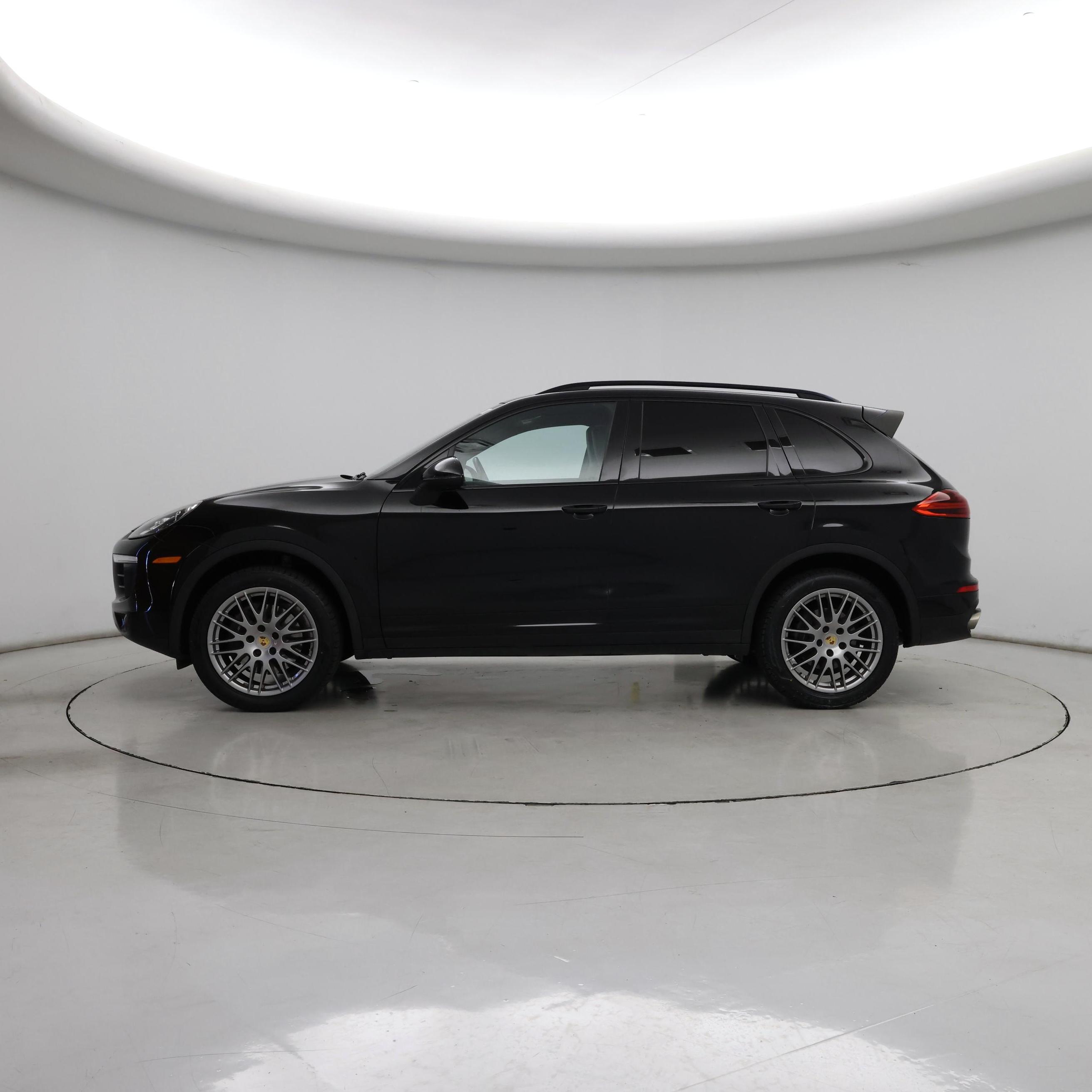 Thumbnail: 2016 Porsche Cayenne - 3
