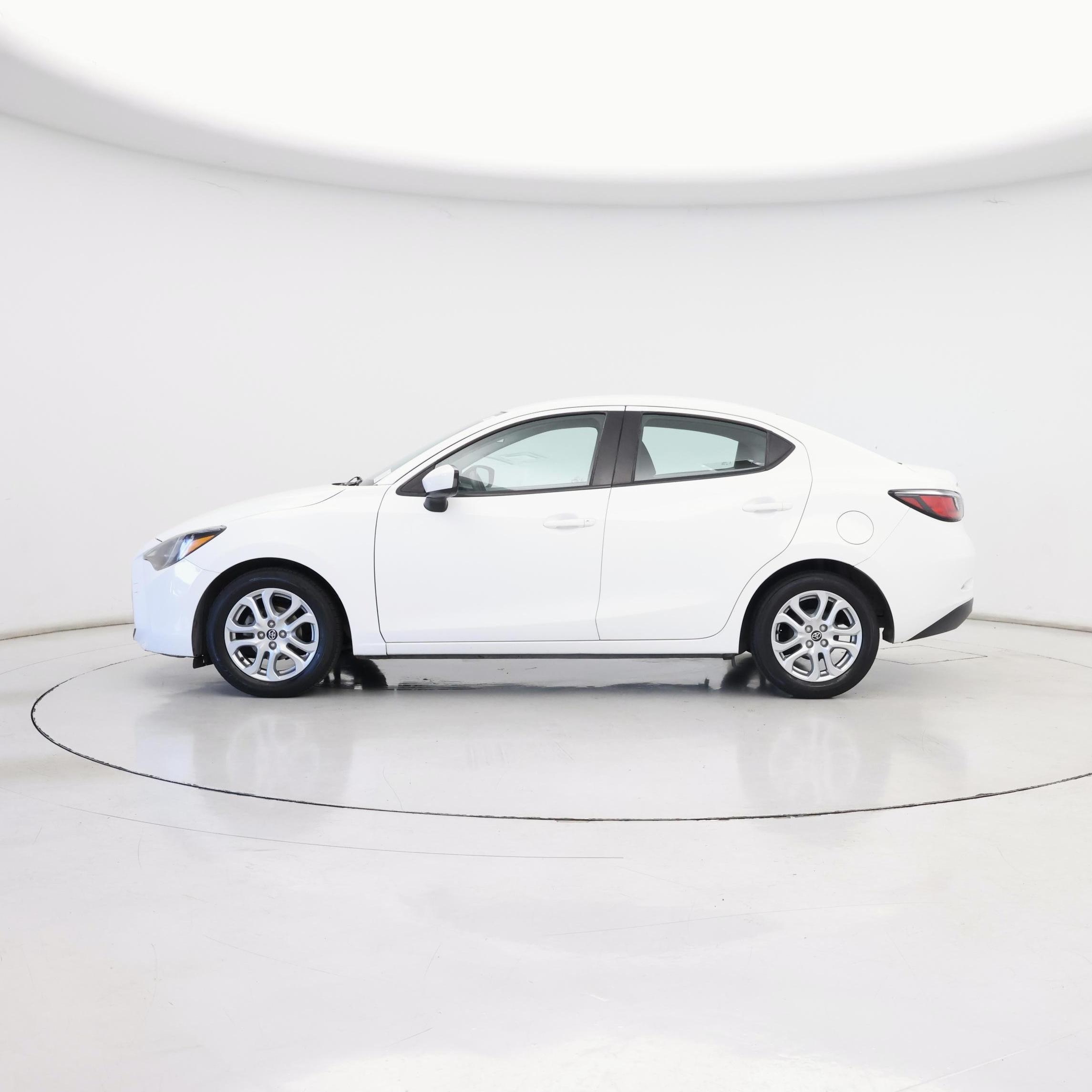 Thumbnail: 2018 Toyota Yaris iA - 3