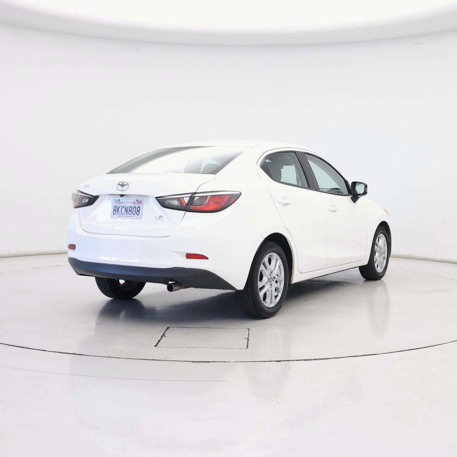 Thumbnail: 2018 Toyota Yaris iA - 8