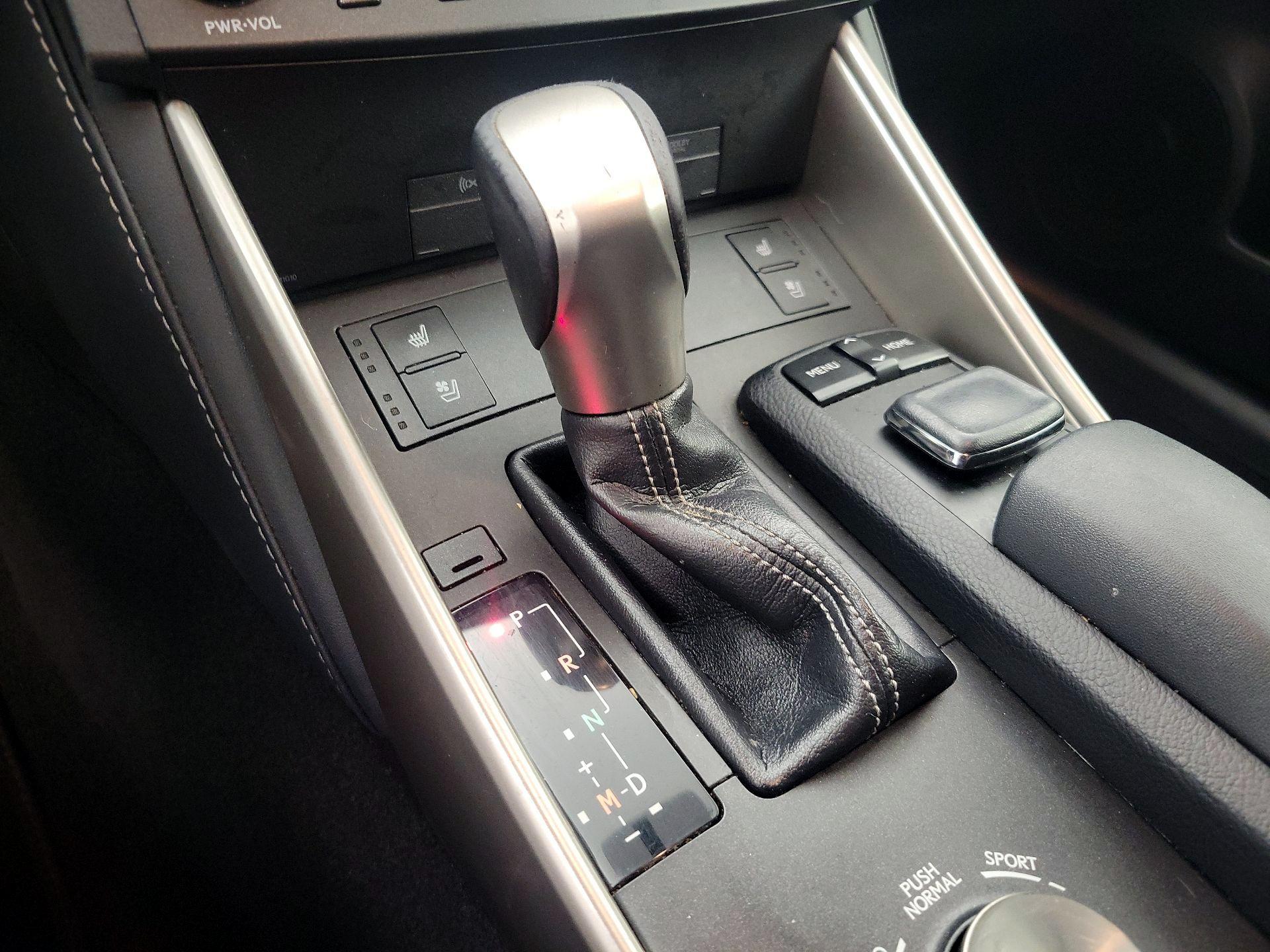 Thumbnail: 2016 Lexus RC - 18