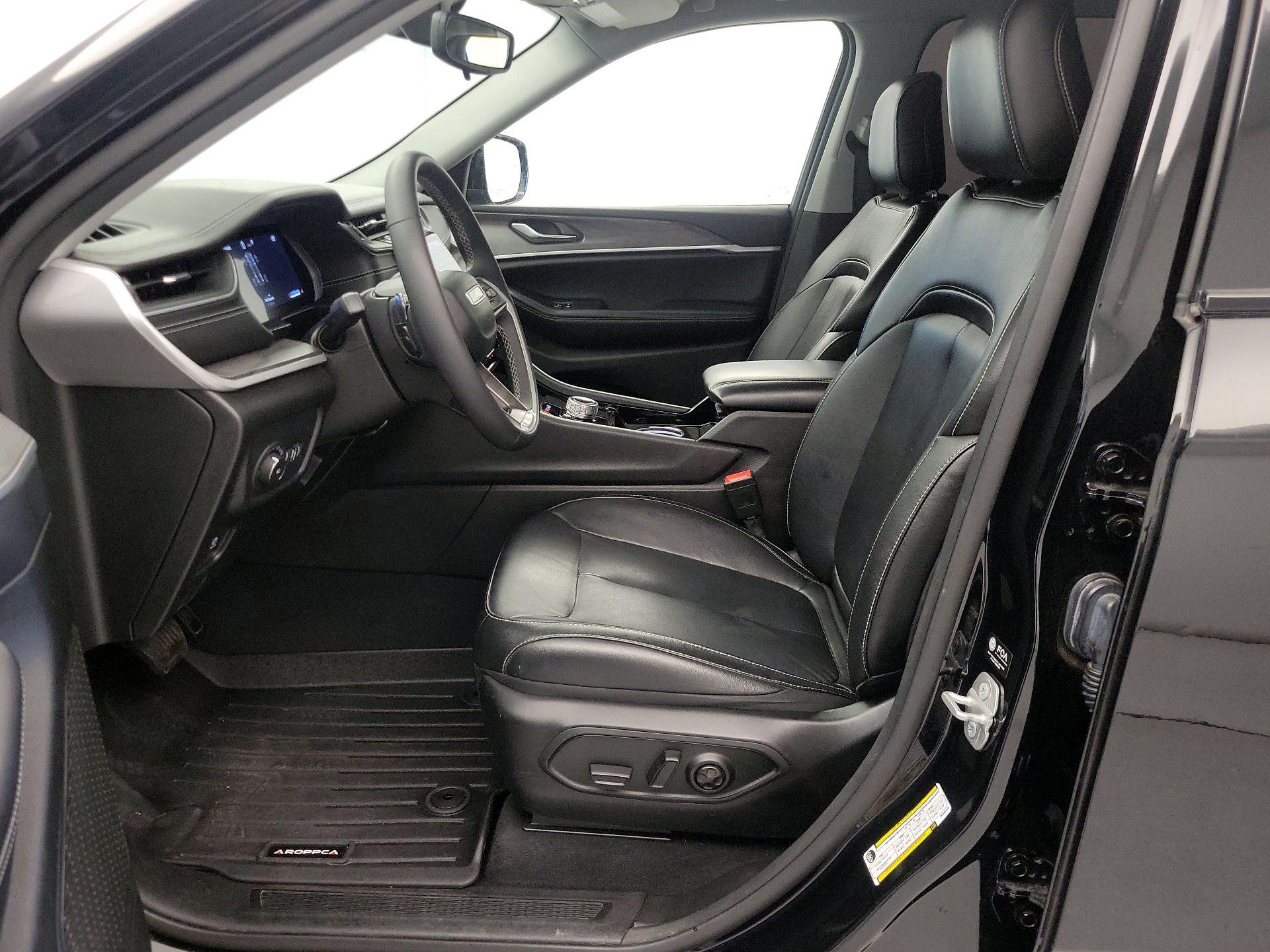 Thumbnail: 2023 Jeep Grand Cherokee - 11