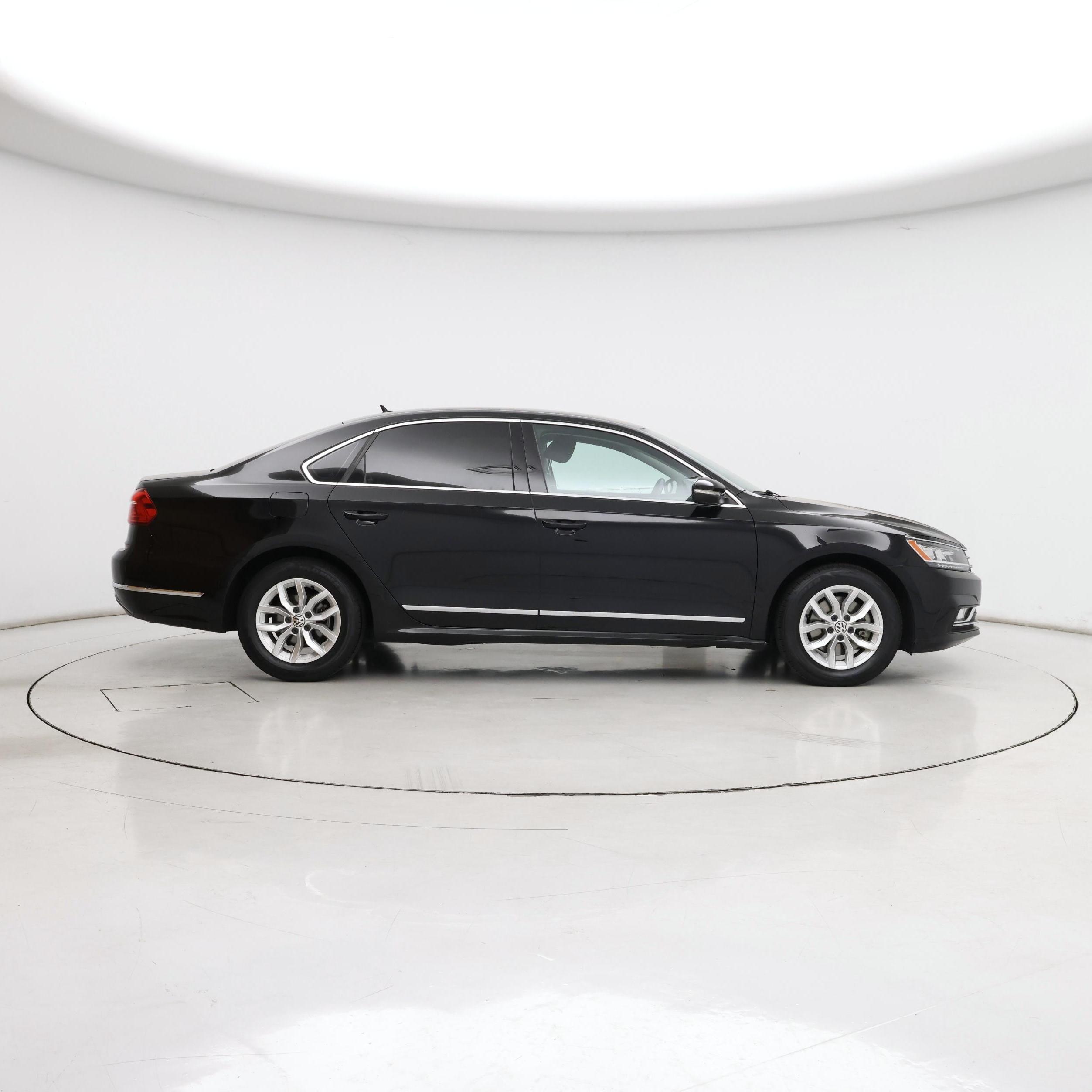 Thumbnail: 2016 Volkswagen Passat - 7