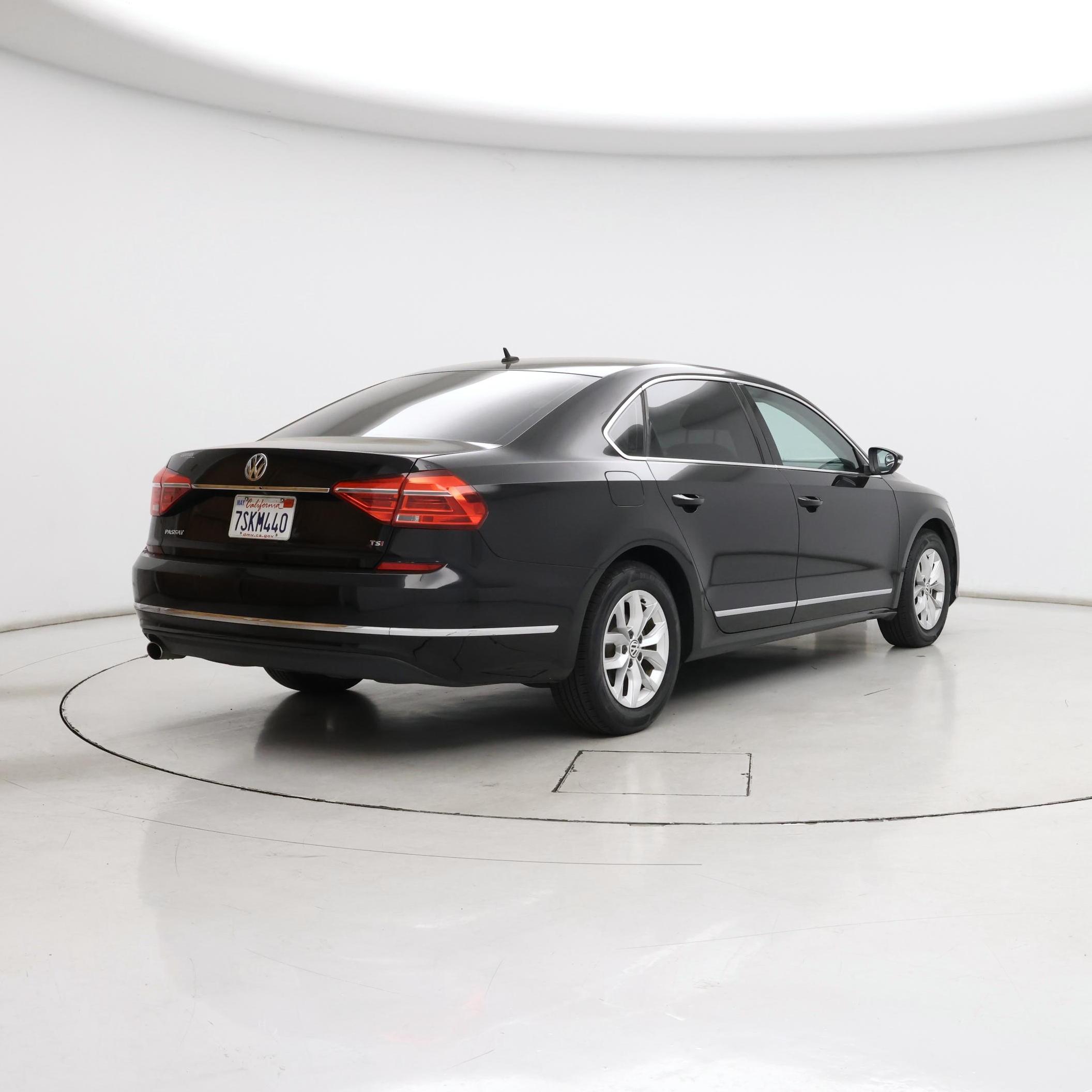 Thumbnail: 2016 Volkswagen Passat - 8