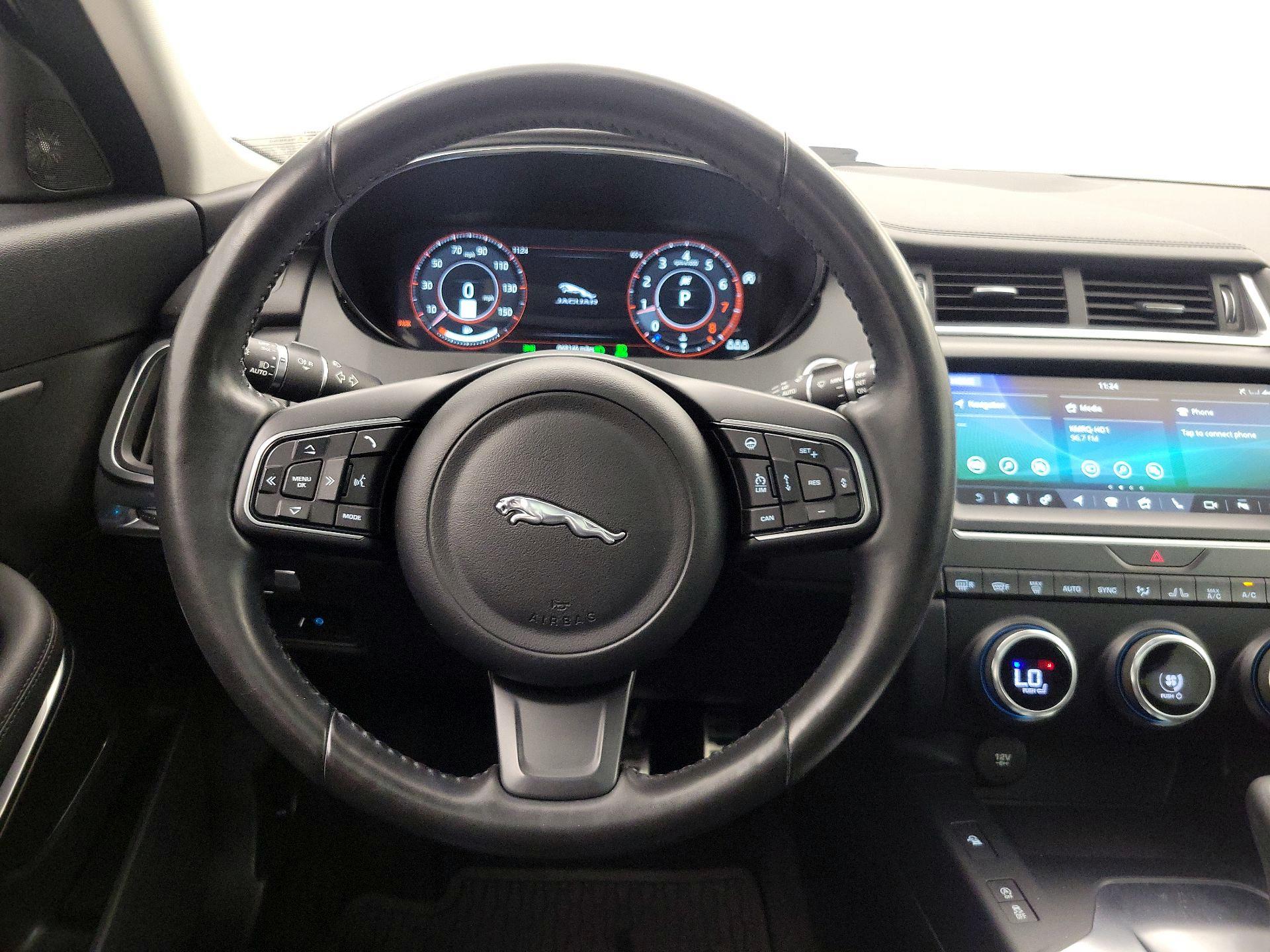 Thumbnail: 2018 Jaguar E-Pace - 10