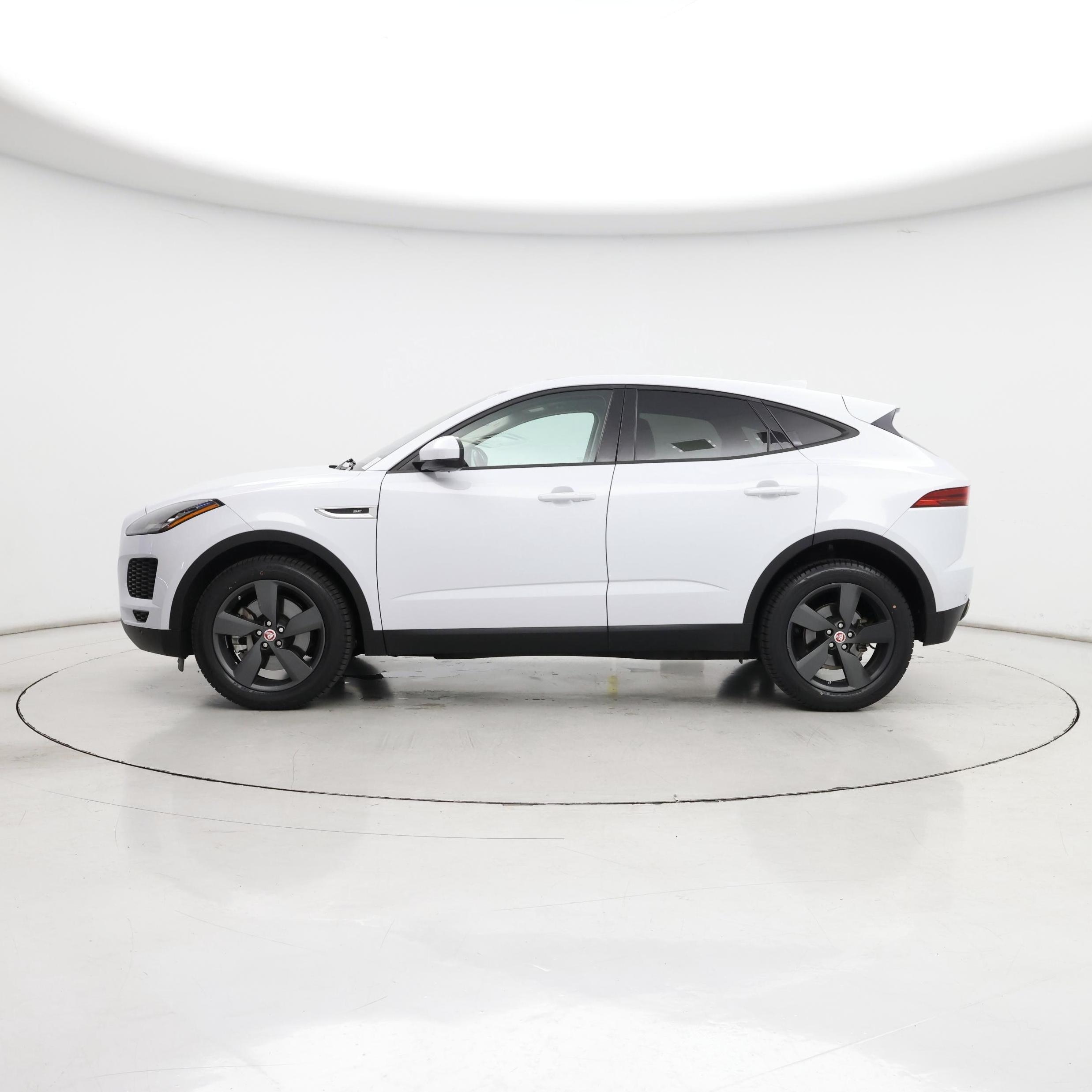 Thumbnail: 2018 Jaguar E-Pace - 3