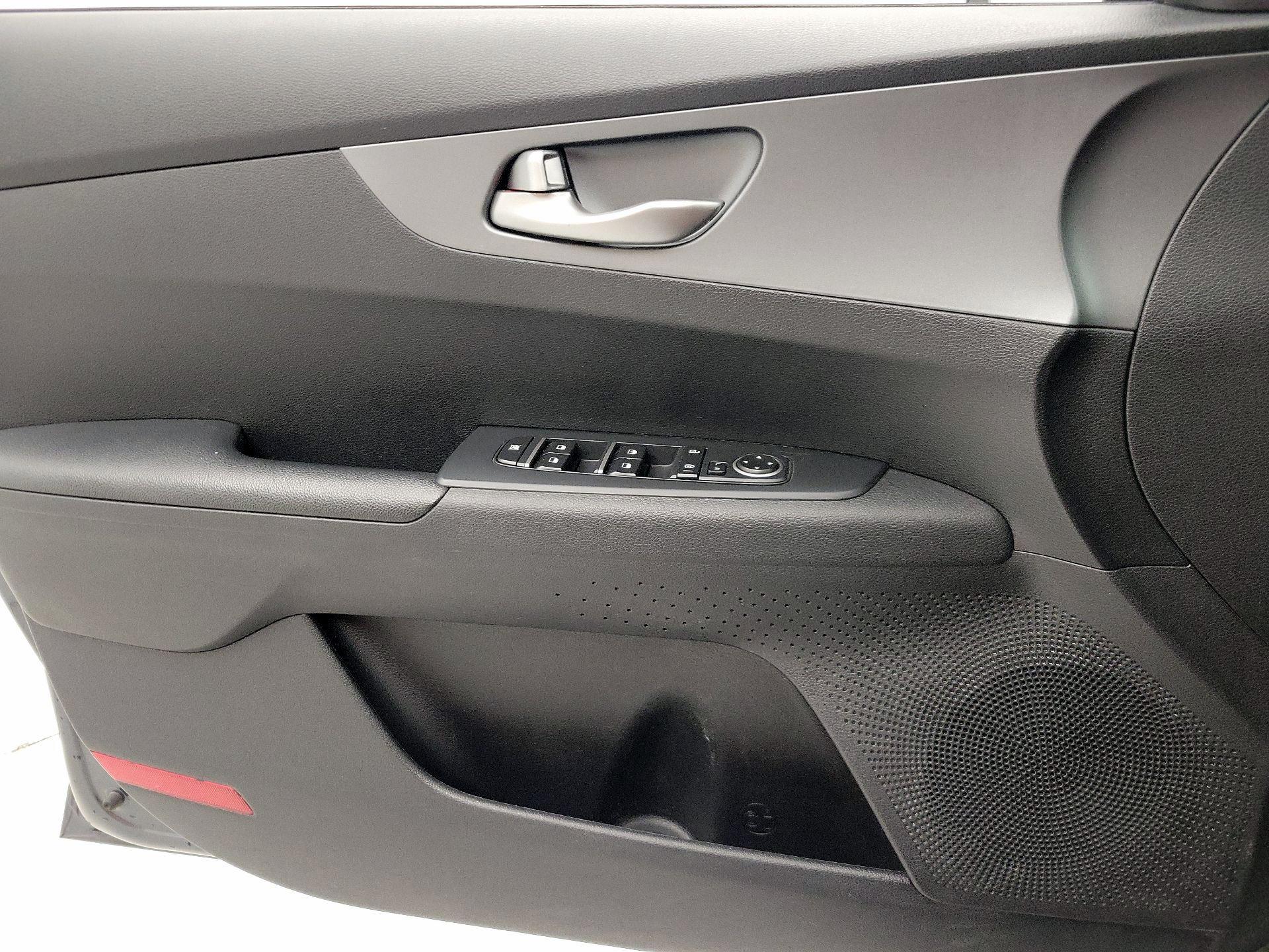 Thumbnail: 2021 Kia Forte - 12