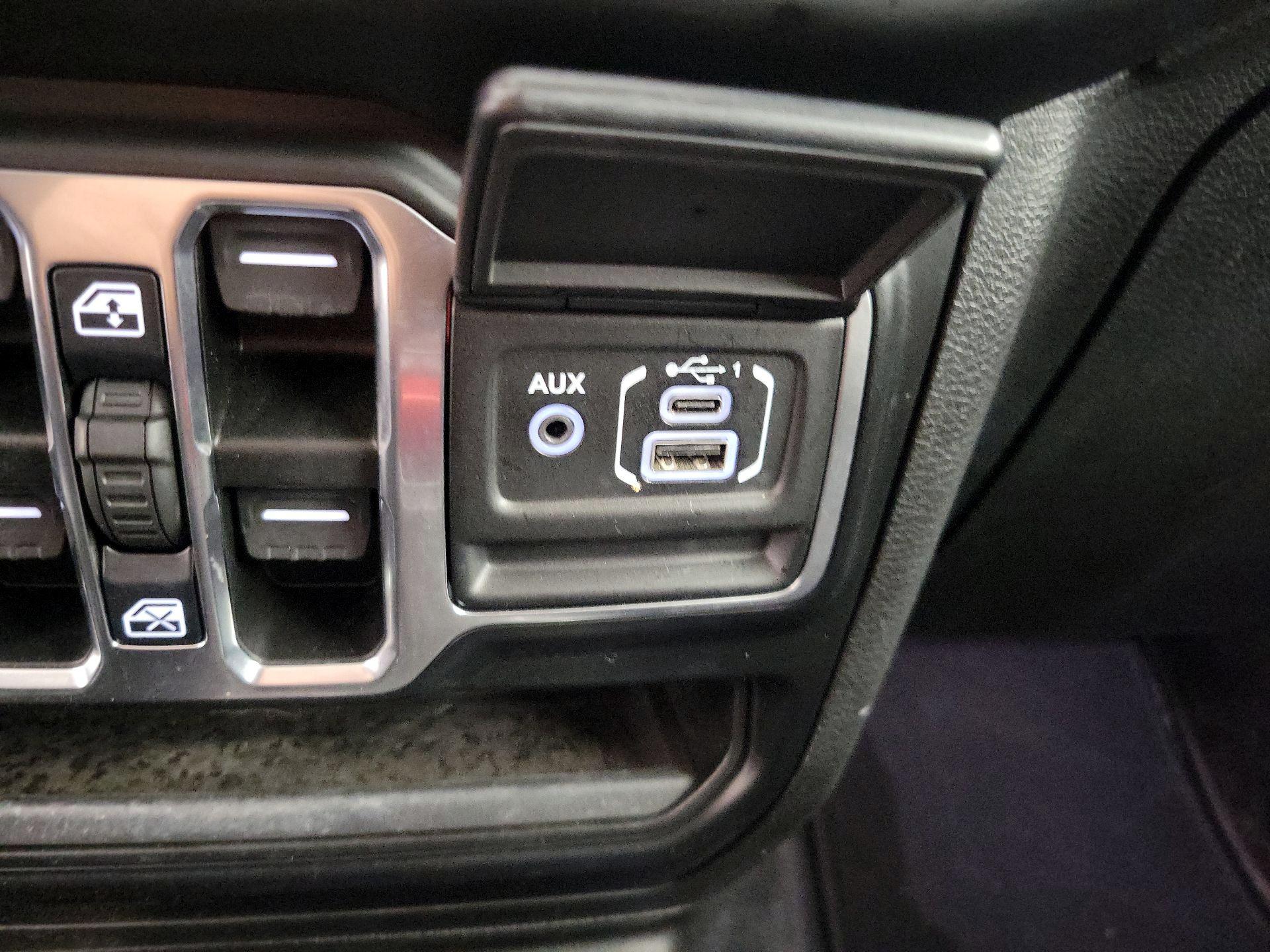 Thumbnail: 2021 Jeep Wrangler - 19