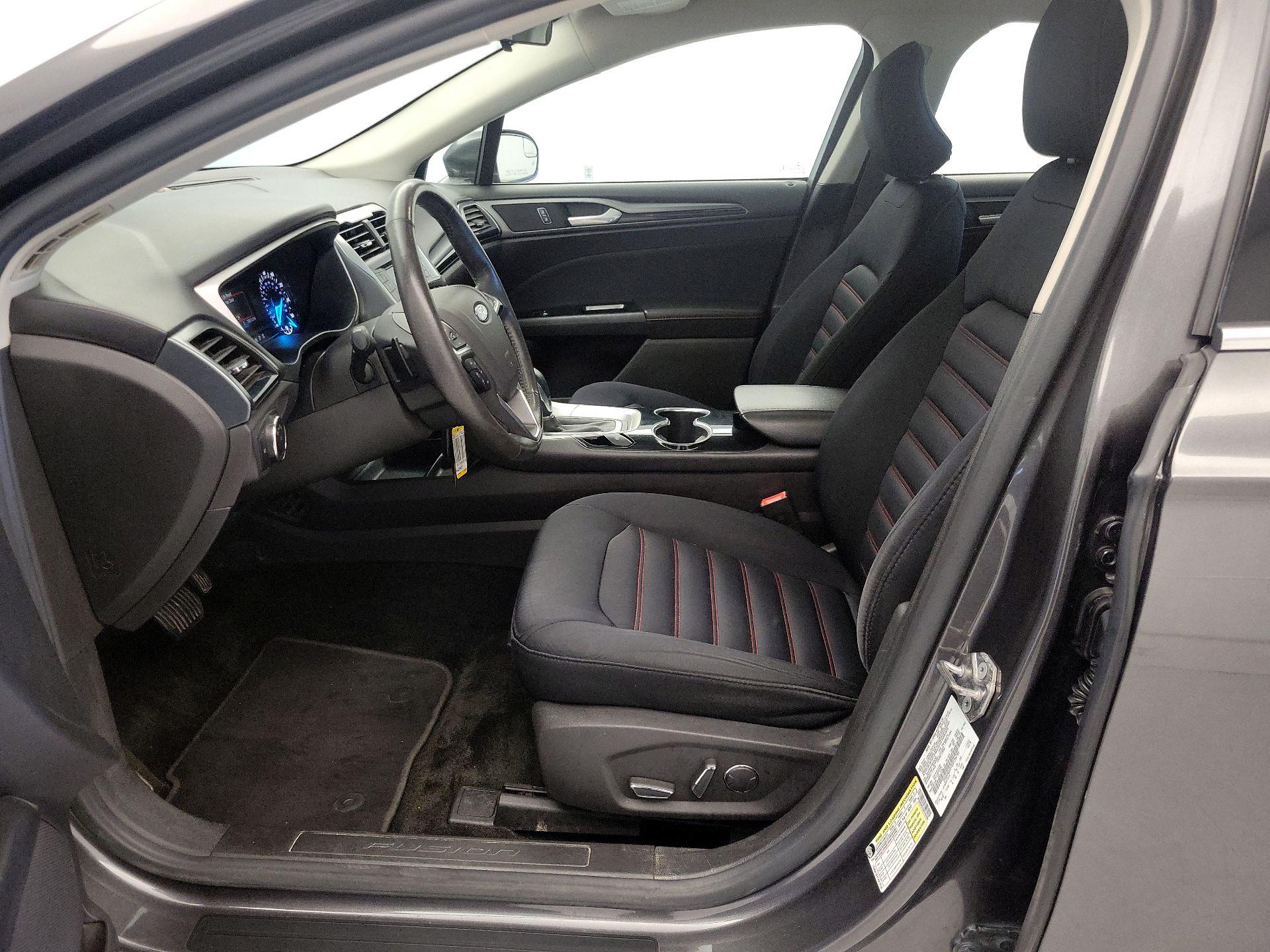 Thumbnail: 2016 Ford Fusion - 11