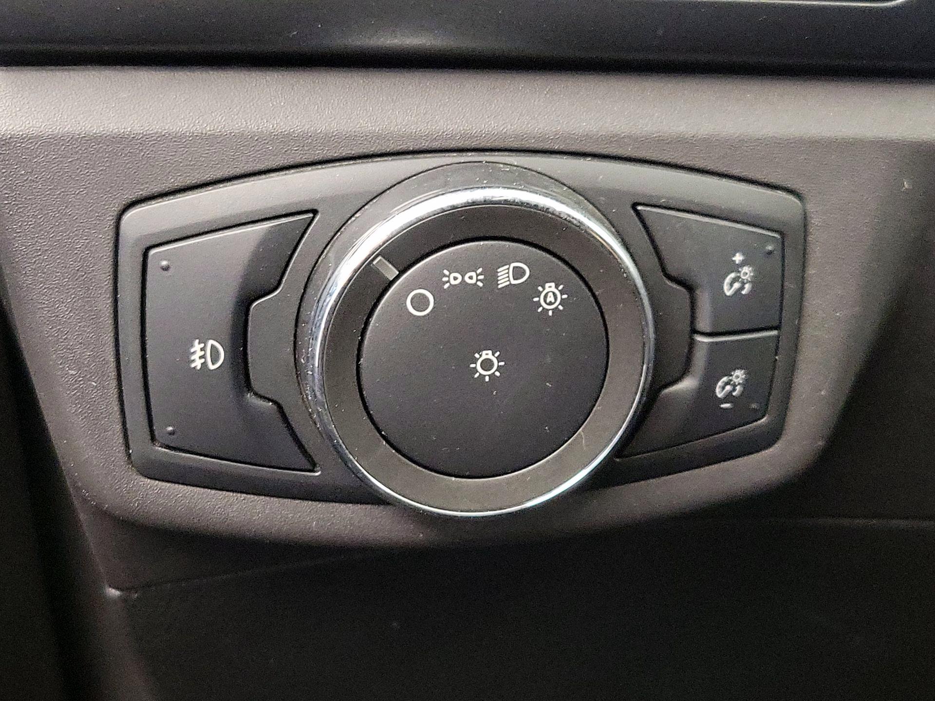 Thumbnail: 2016 Ford Fusion - 13