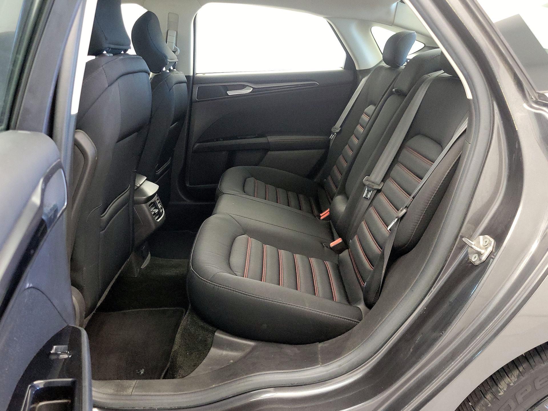 Thumbnail: 2016 Ford Fusion - 19