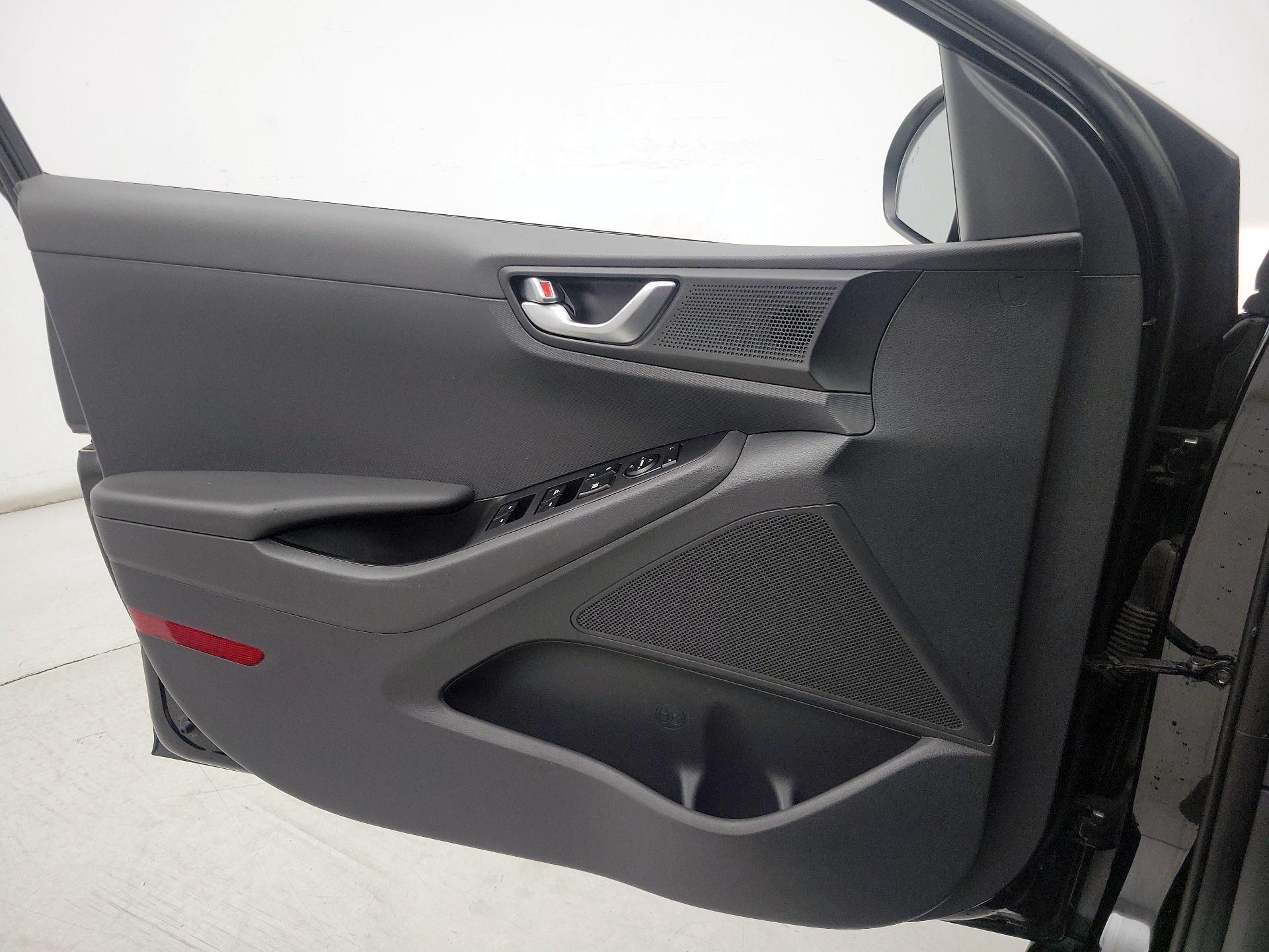 Thumbnail: 2017 Hyundai Ioniq - 12