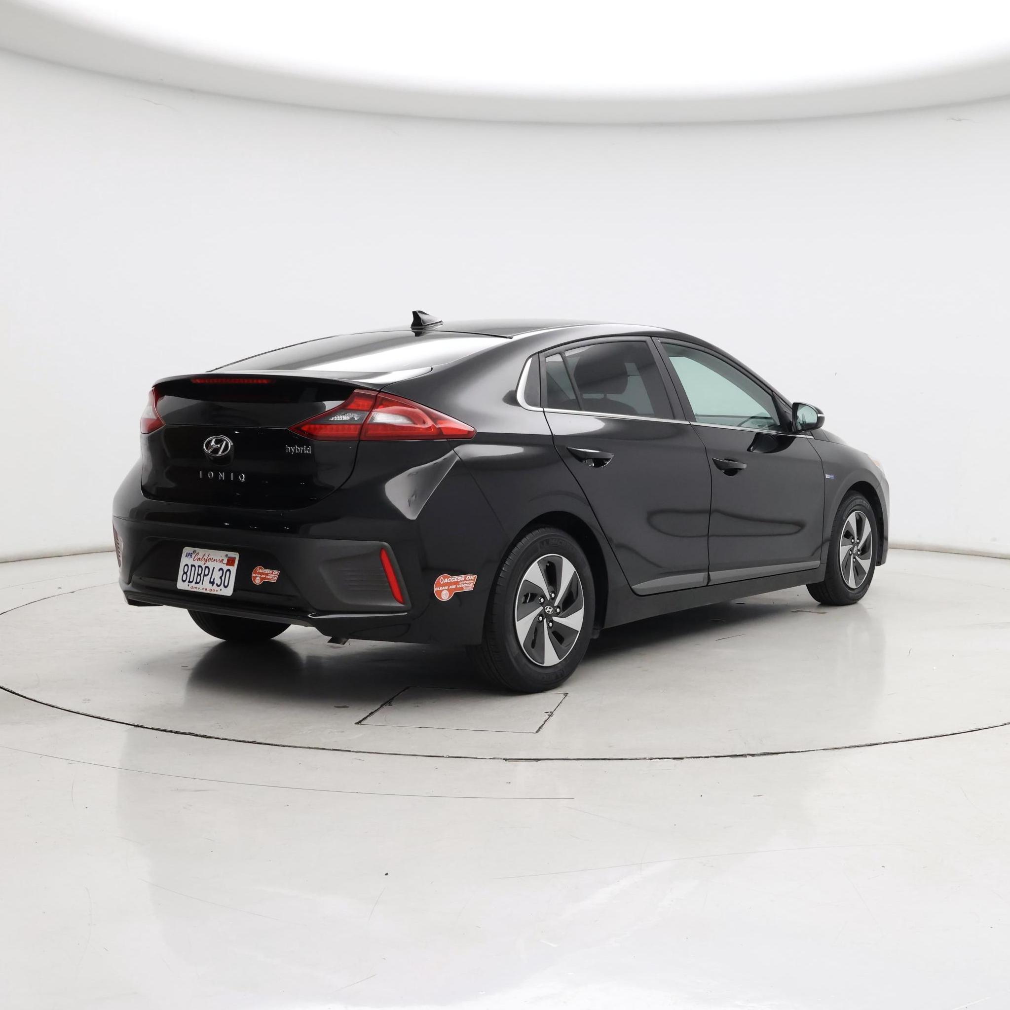 Thumbnail: 2017 Hyundai Ioniq - 8