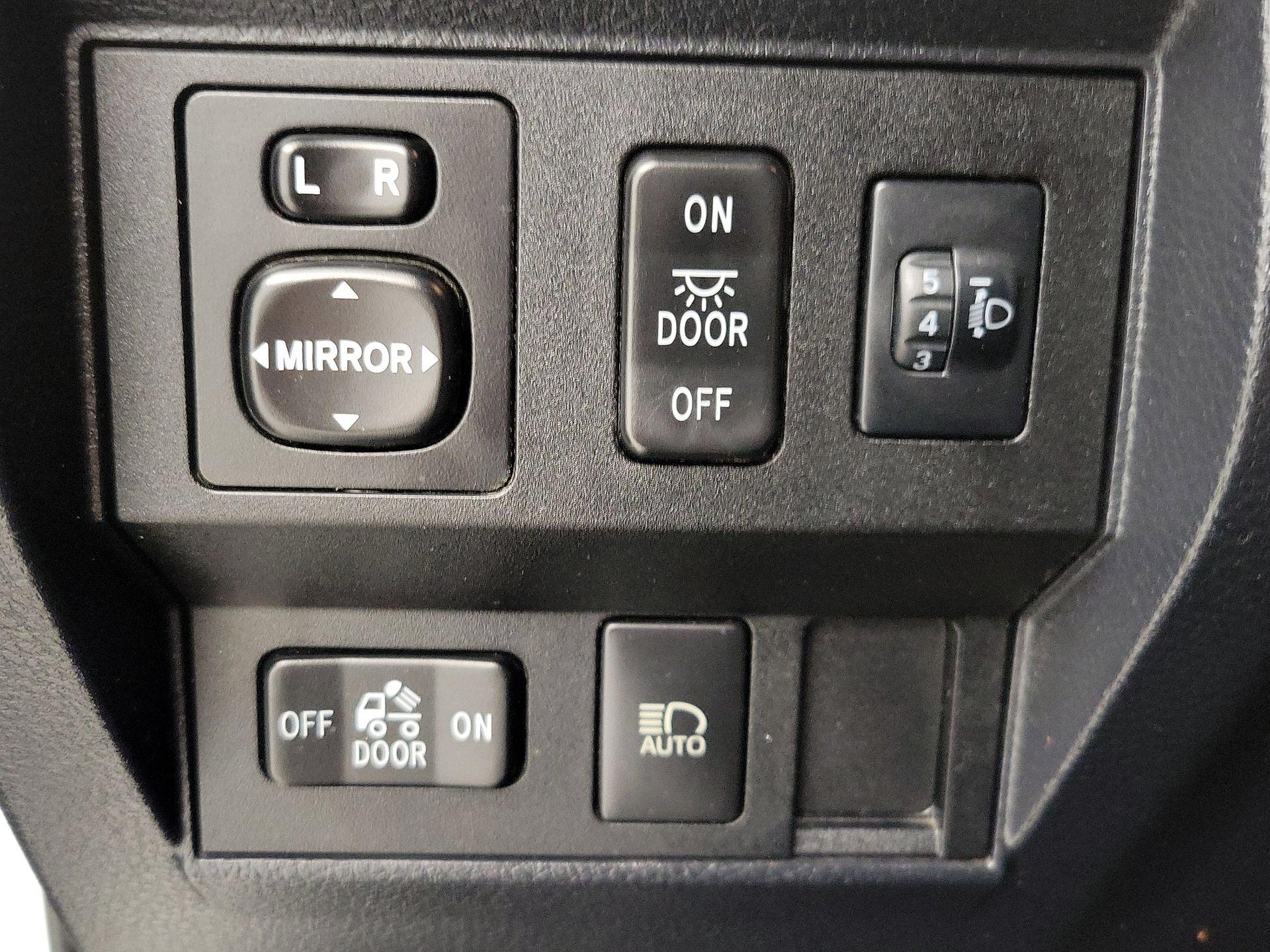 Thumbnail: 2018 Toyota Tundra - 13