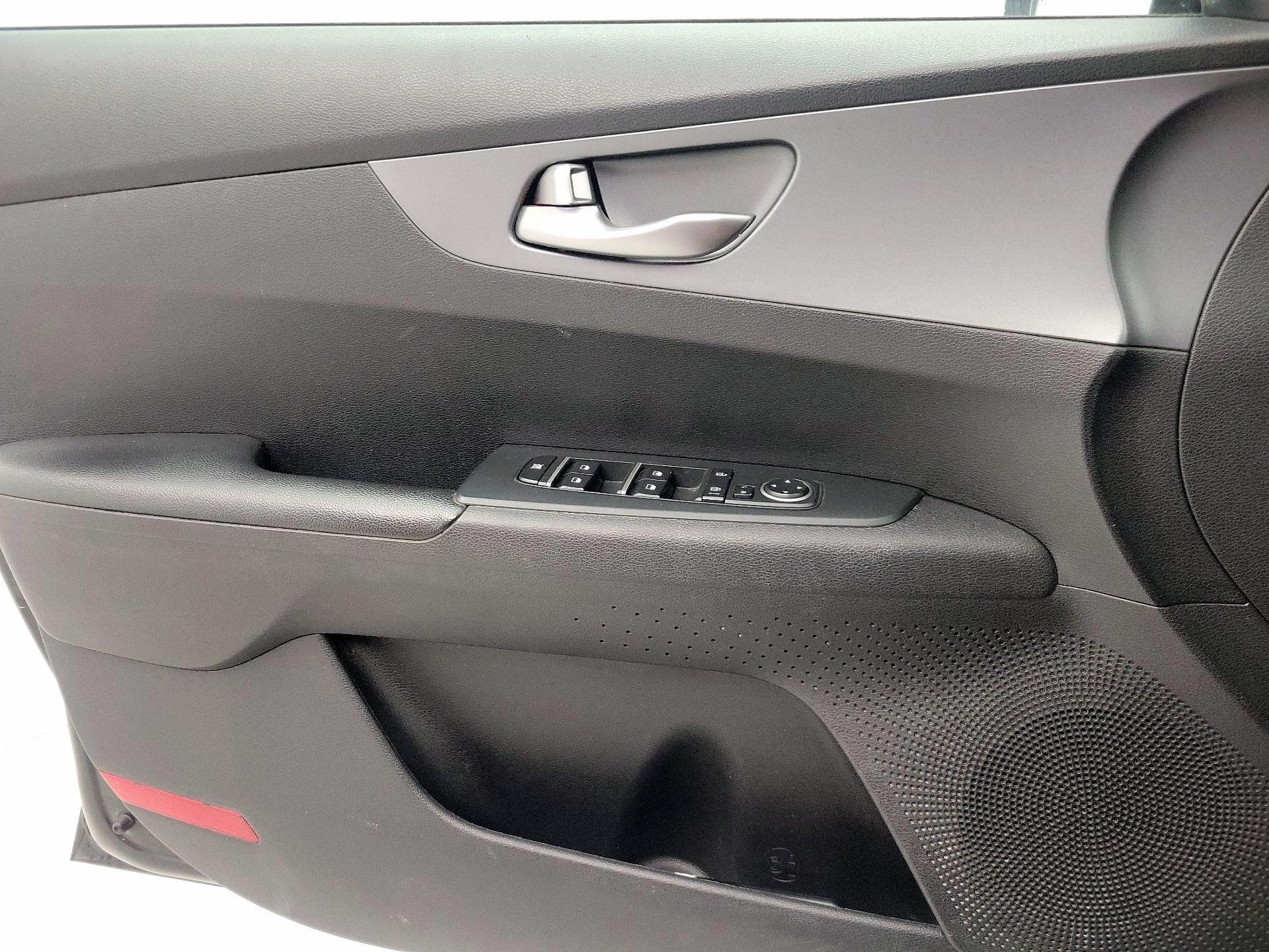 Thumbnail: 2021 Kia Forte - 12