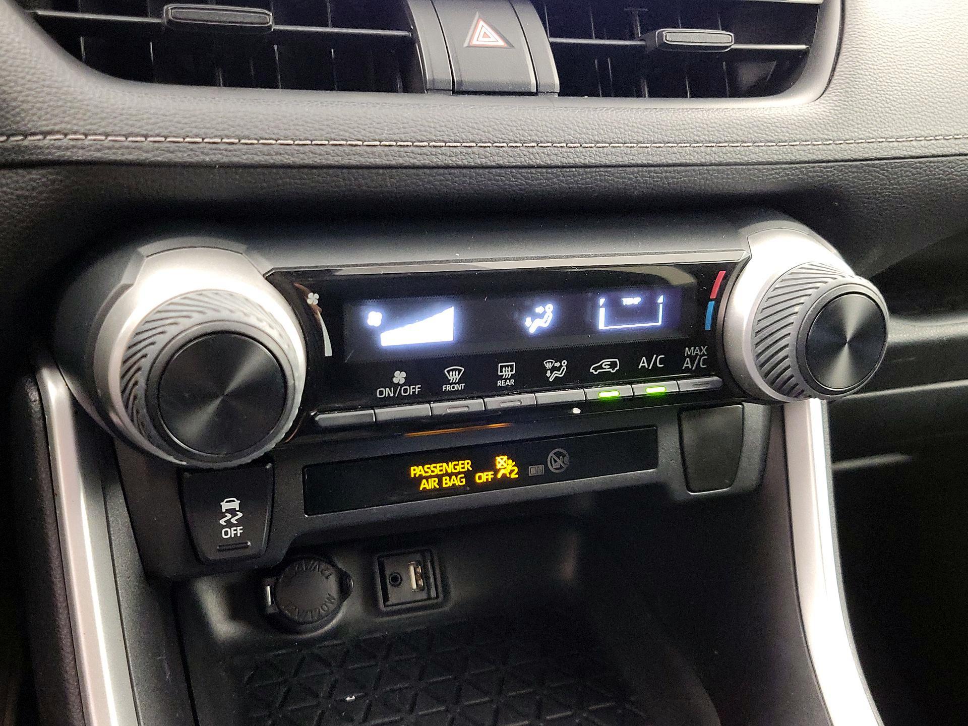 Thumbnail: 2019 Toyota RAV4 - 16