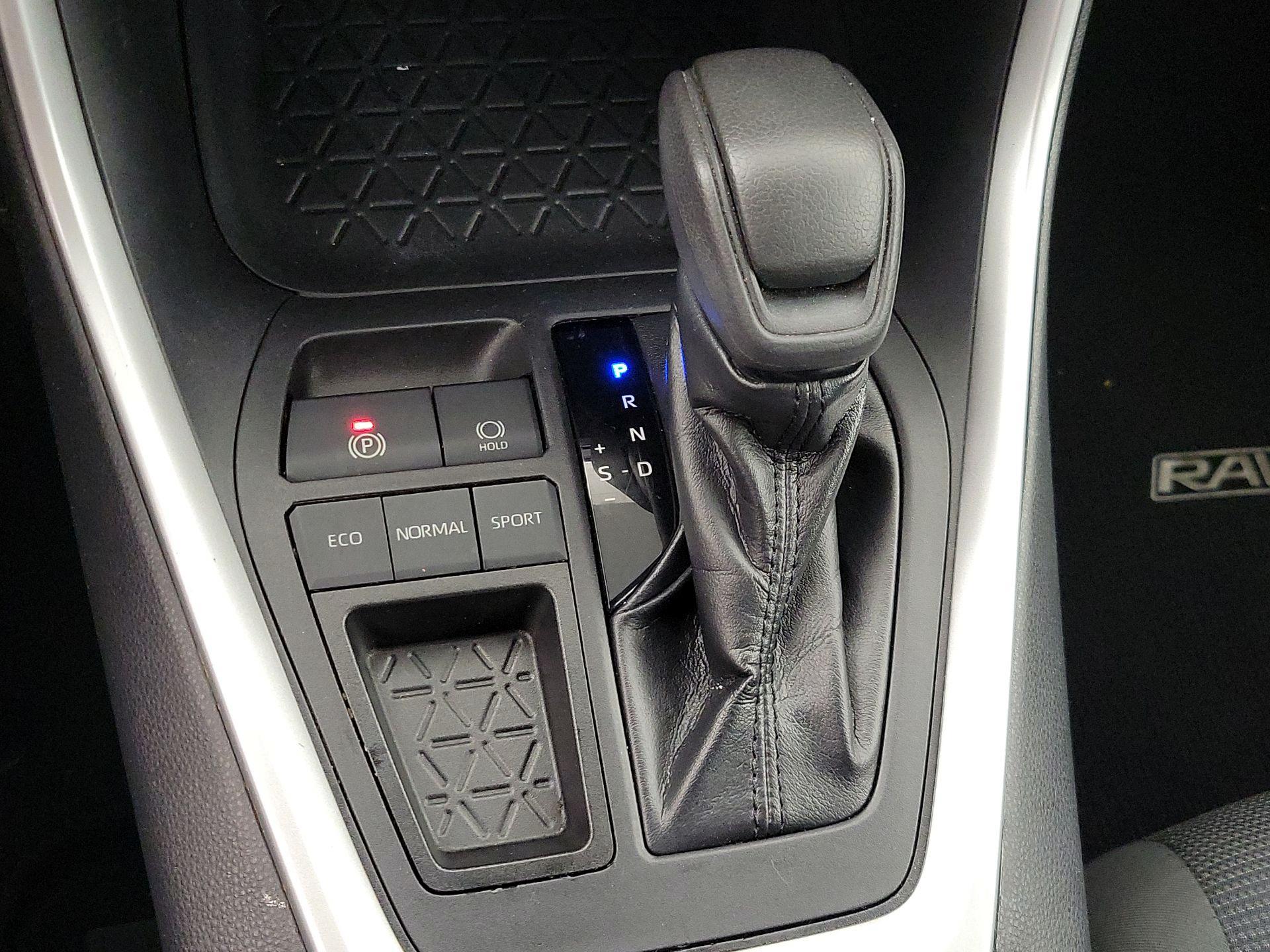 Thumbnail: 2019 Toyota RAV4 - 17