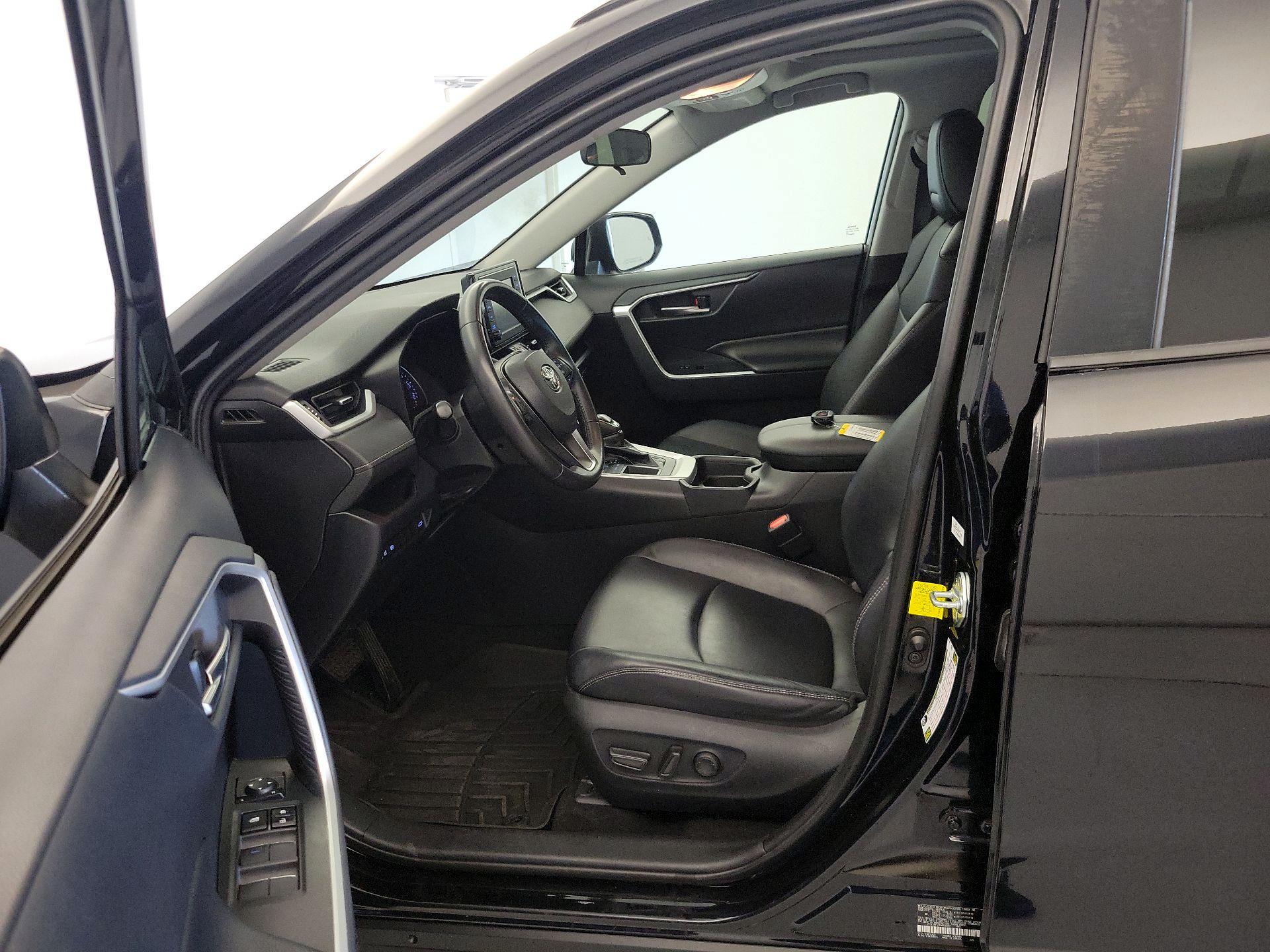Thumbnail: 2019 Toyota RAV4 - 11