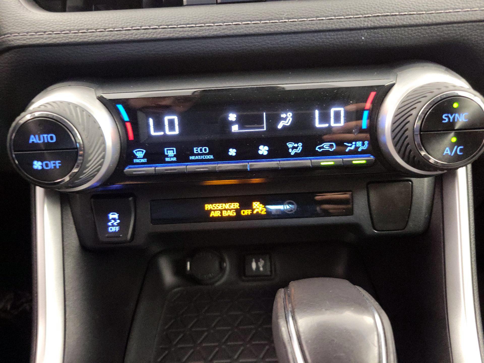 Thumbnail: 2019 Toyota RAV4 - 16
