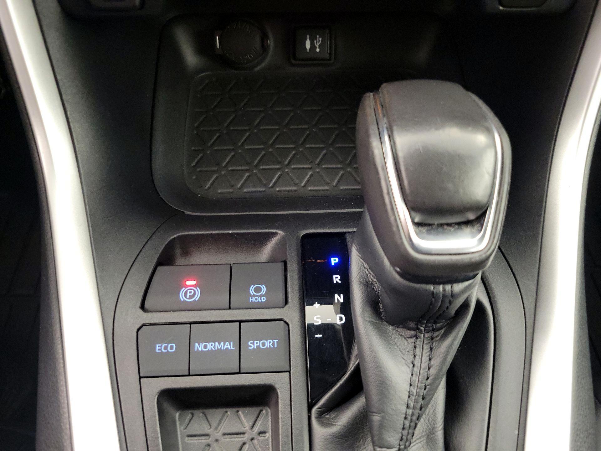 Thumbnail: 2019 Toyota RAV4 - 17