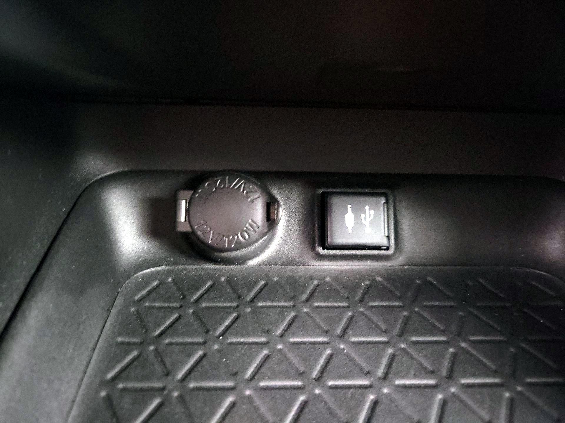 Thumbnail: 2019 Toyota RAV4 - 18