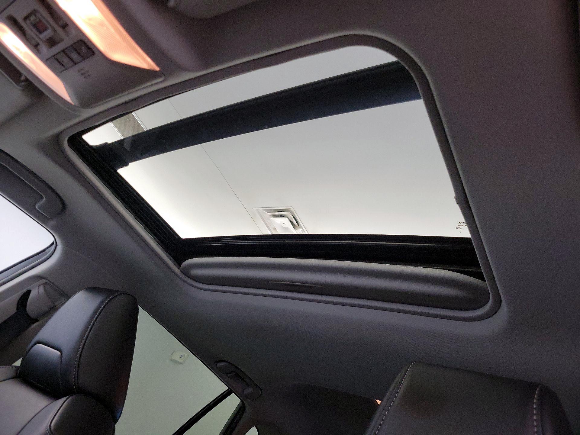 Thumbnail: 2019 Toyota RAV4 - 19