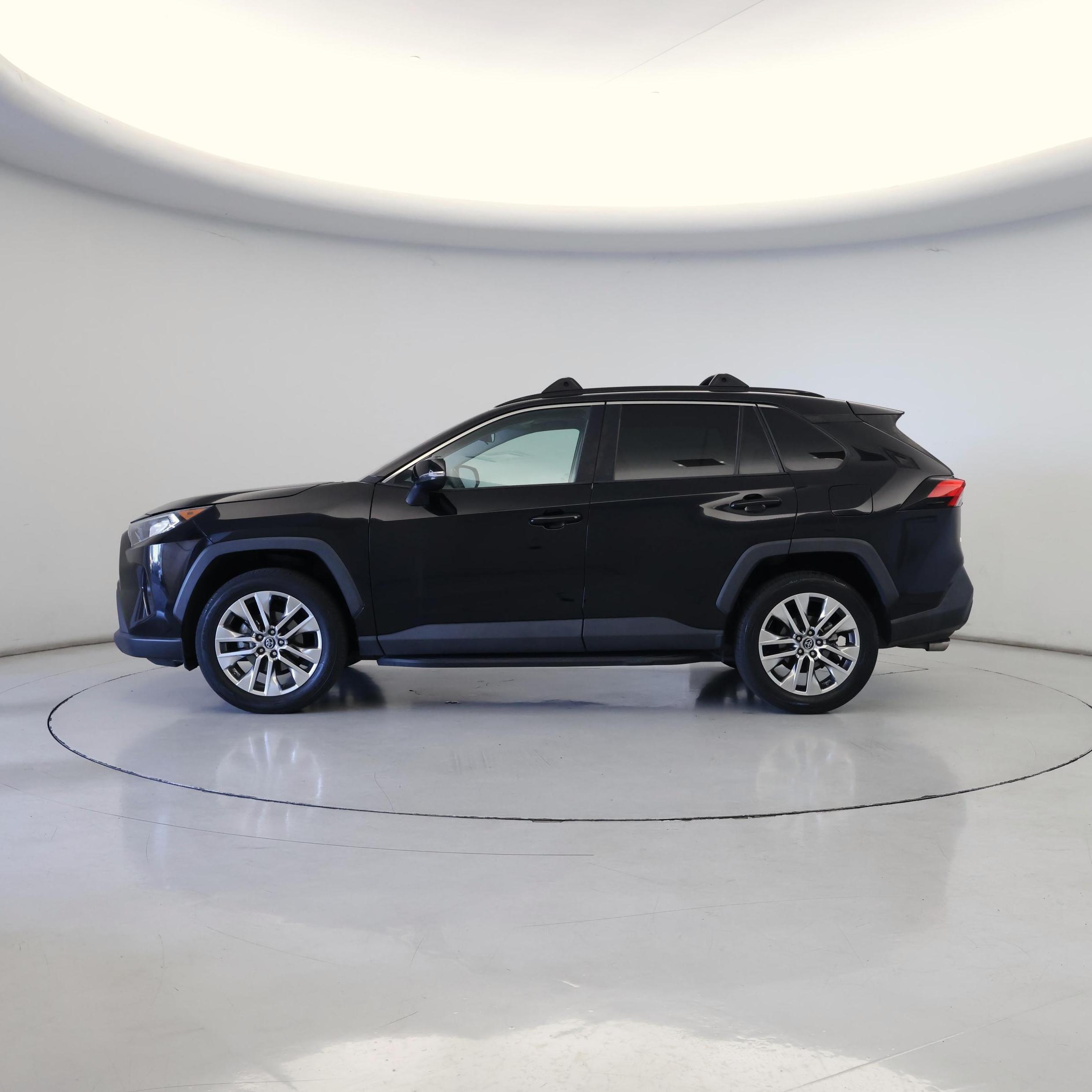 Thumbnail: 2019 Toyota RAV4 - 3
