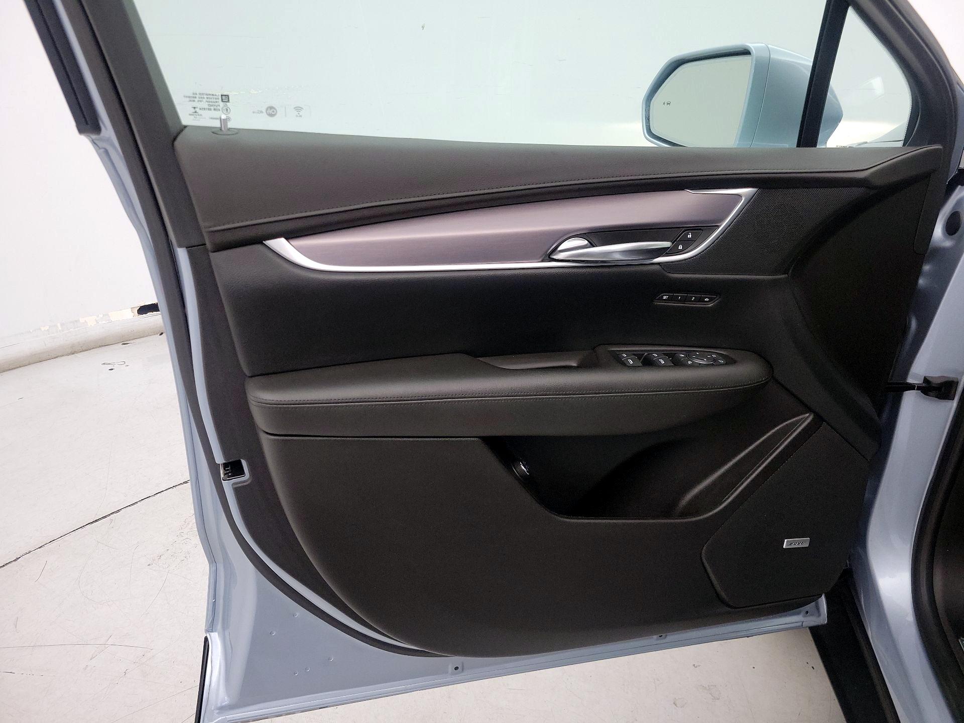 Thumbnail: 2017 Cadillac XT5 - 12