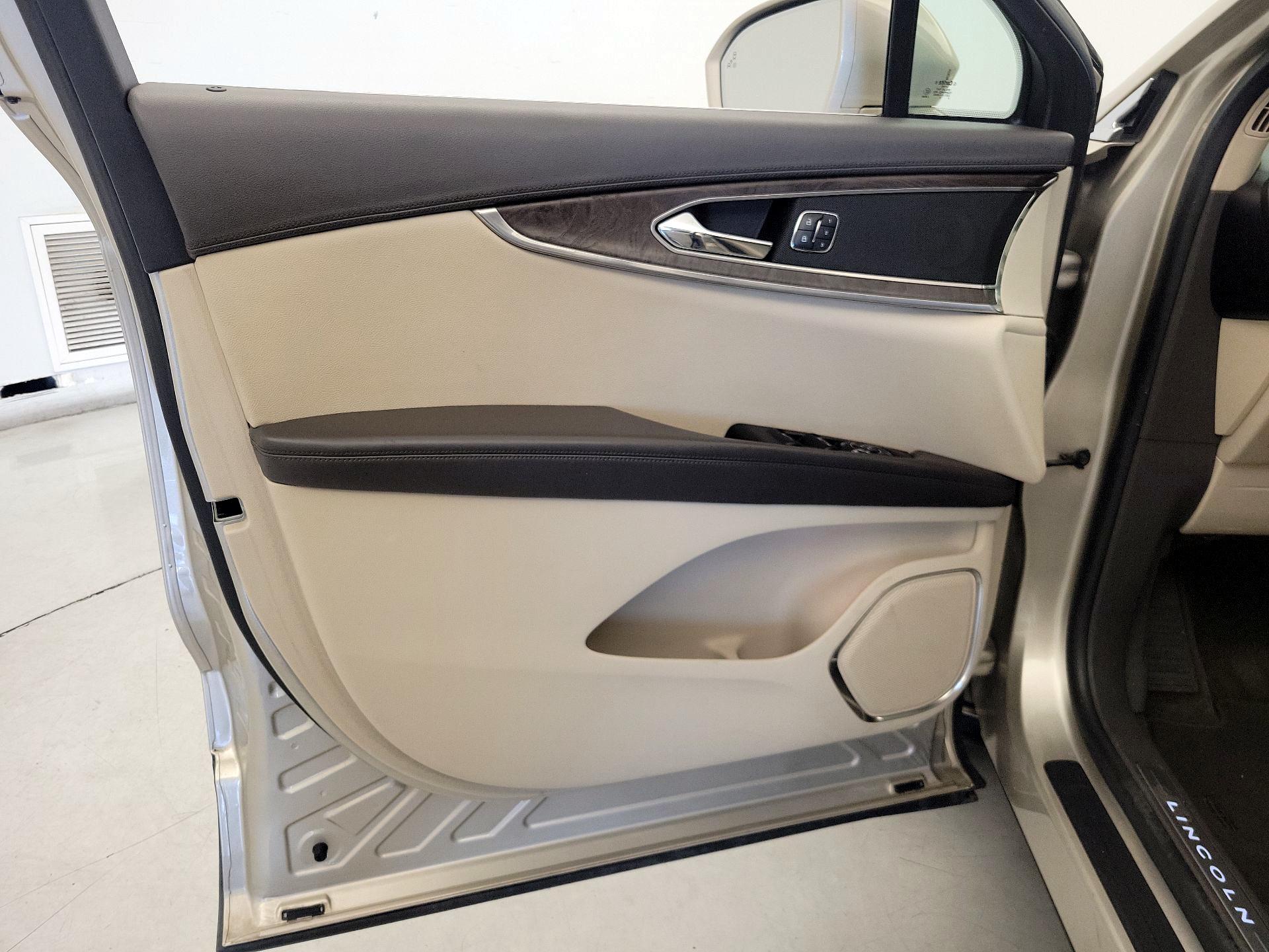 Thumbnail: 2017 Lincoln MKX - 12