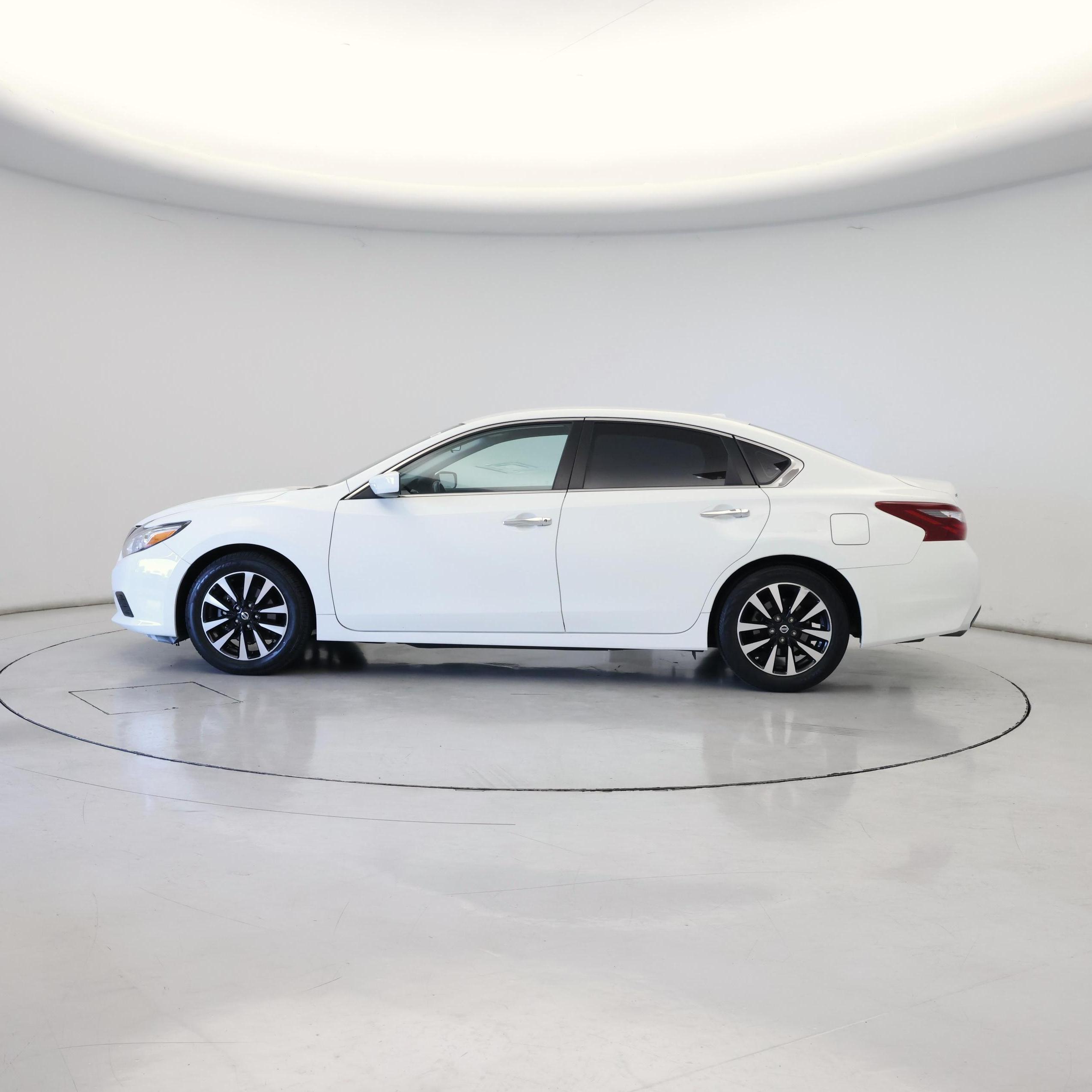 Thumbnail: 2018 Nissan Altima - 3