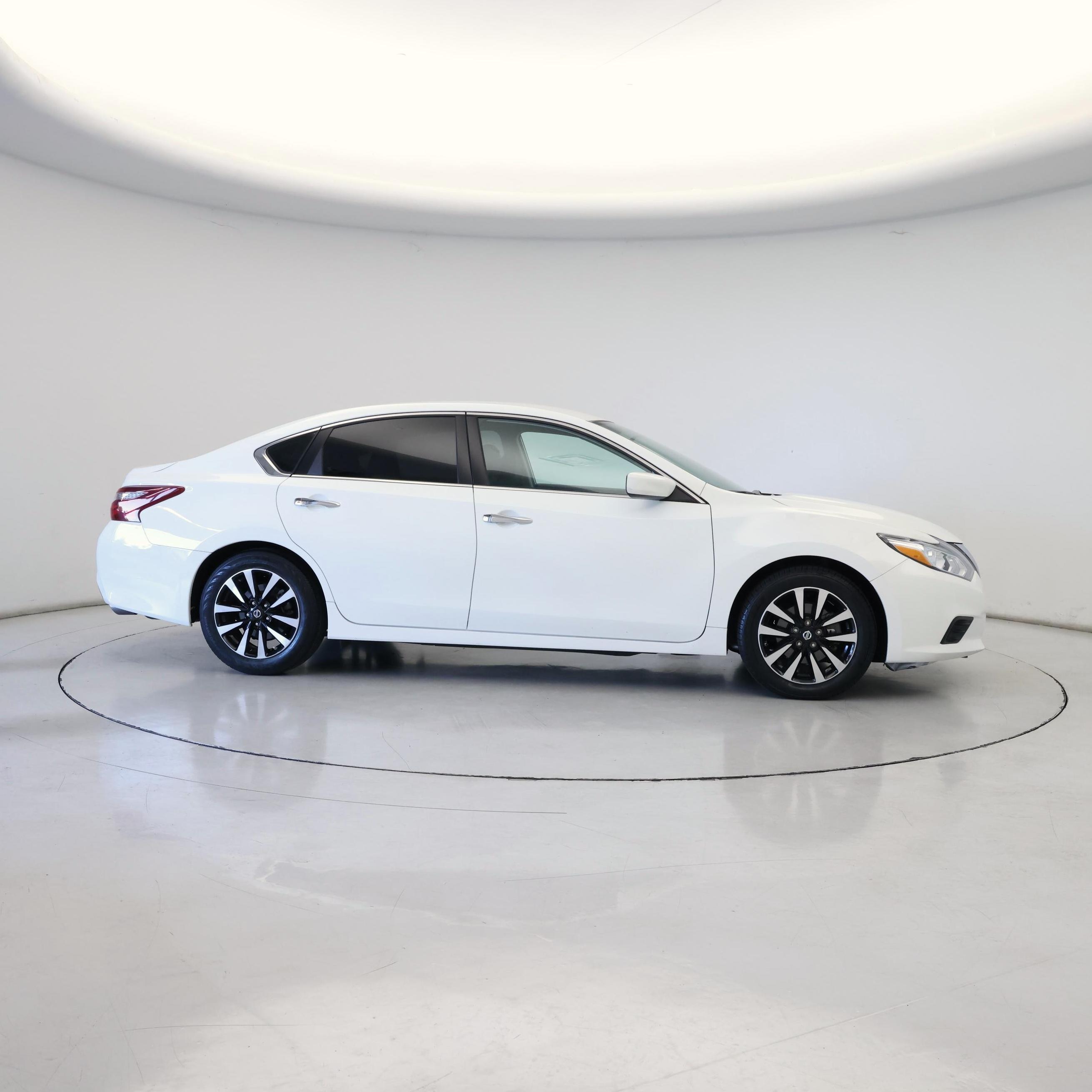 Thumbnail: 2018 Nissan Altima - 7