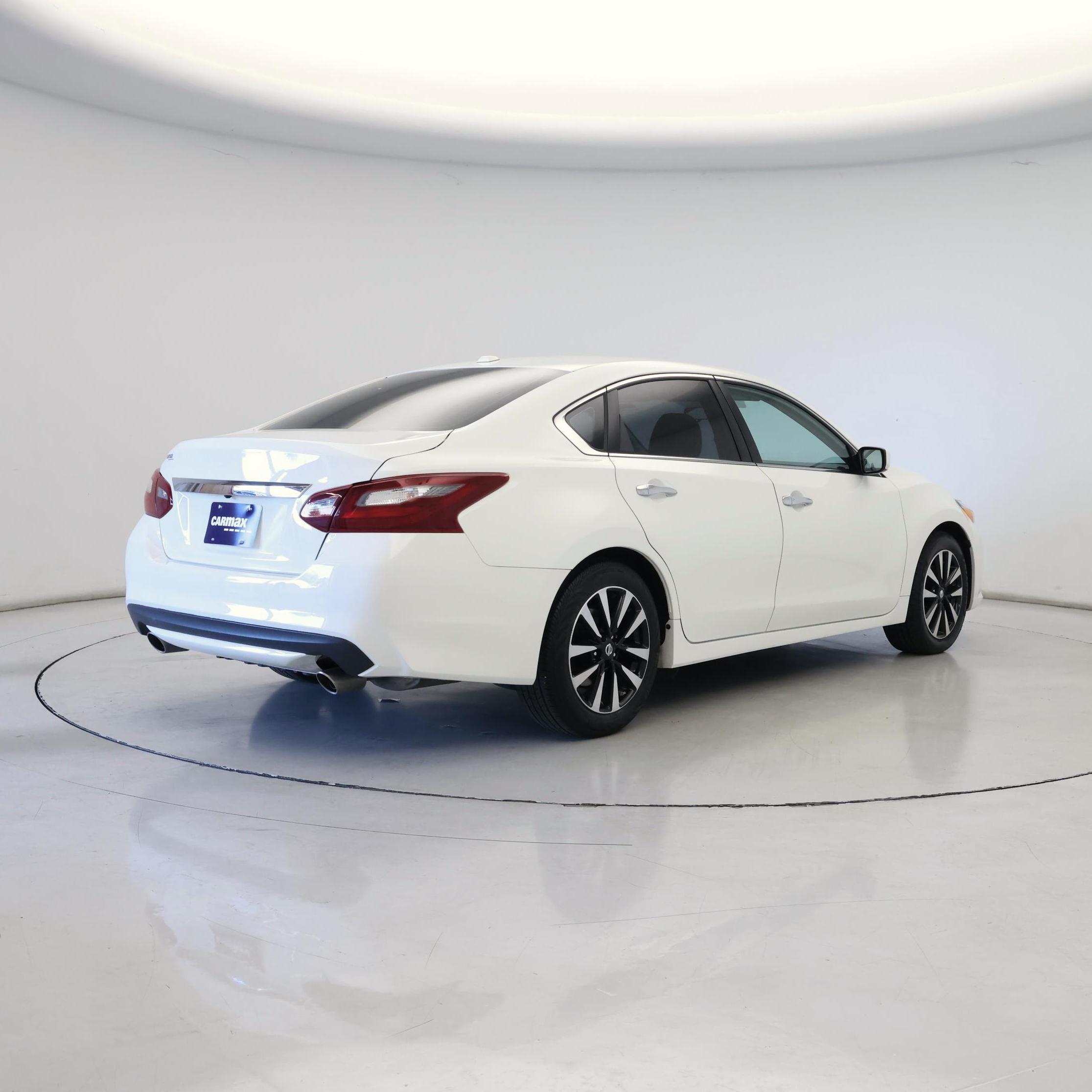 Thumbnail: 2018 Nissan Altima - 8