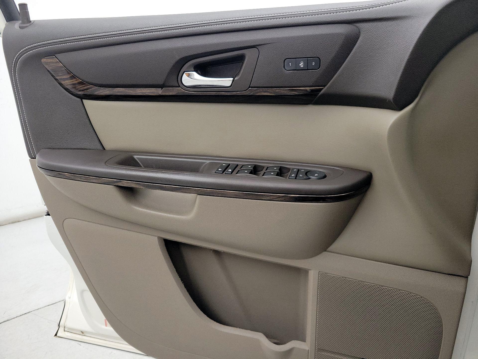 Thumbnail: 2015 GMC Acadia - 12