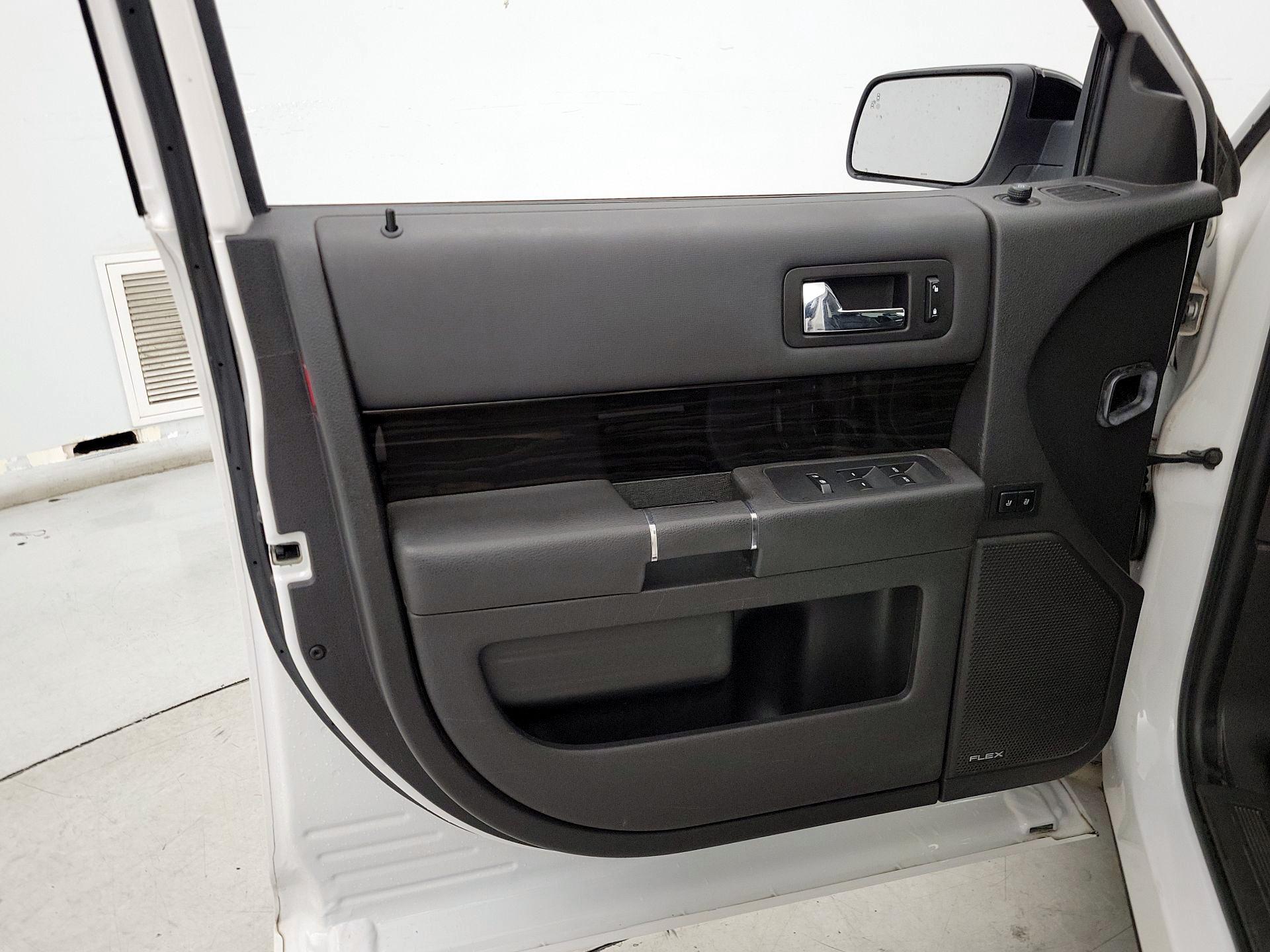 Thumbnail: 2016 Ford Flex - 12