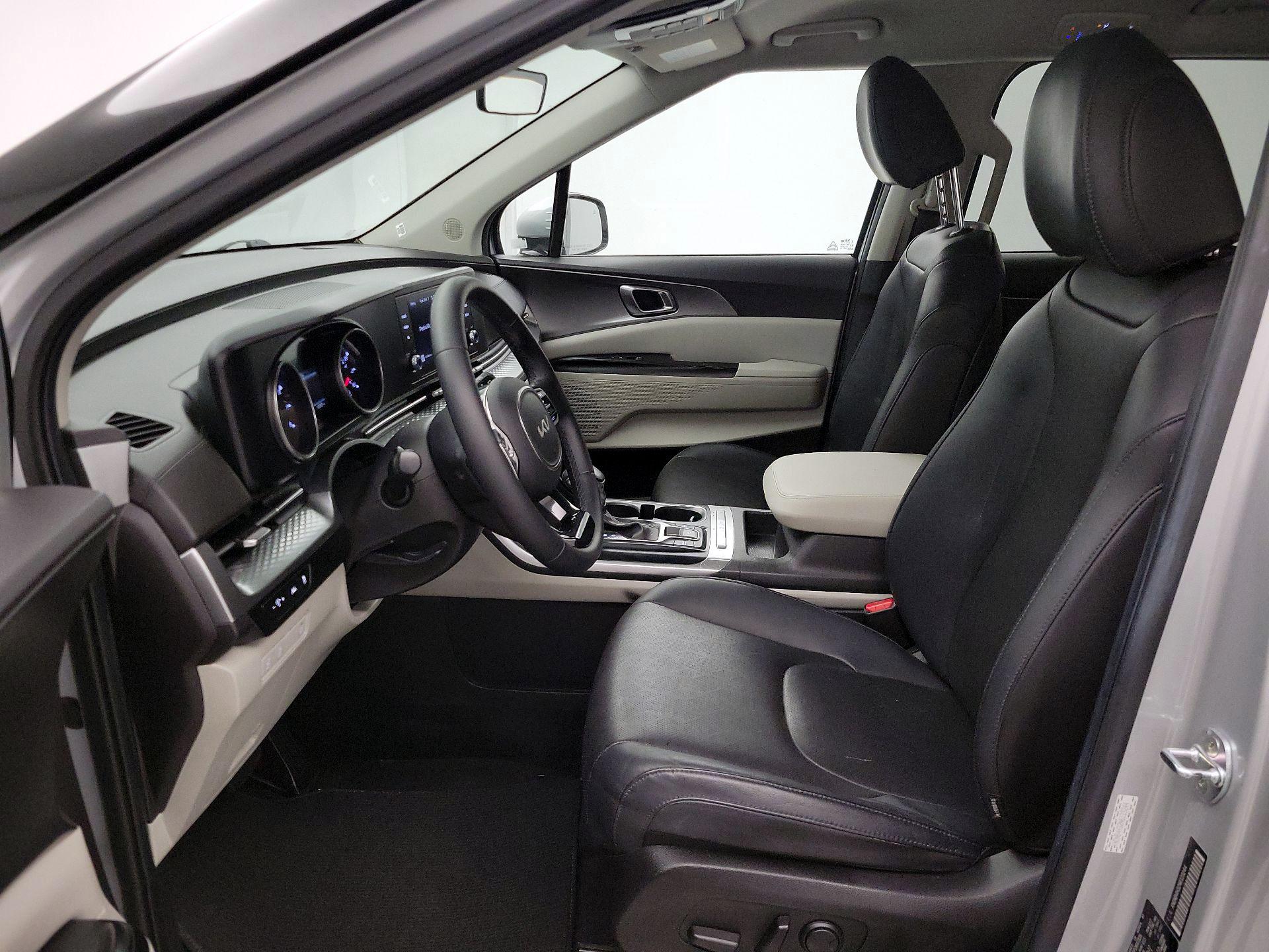 Thumbnail: 2022 Kia Carnival - 11
