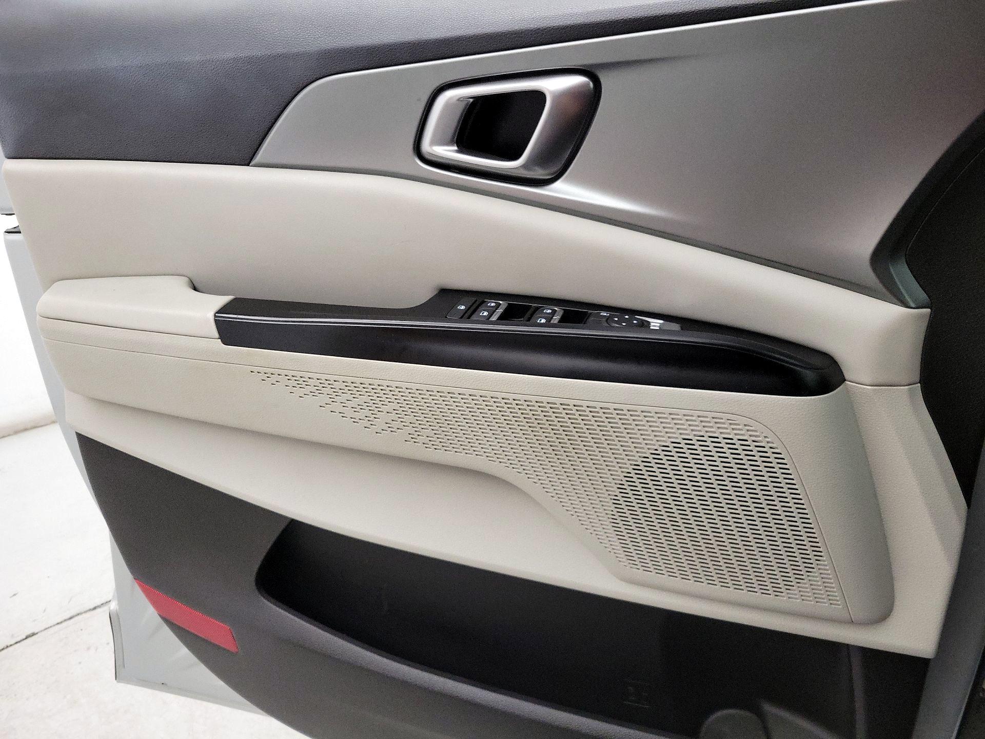 Thumbnail: 2022 Kia Carnival - 12