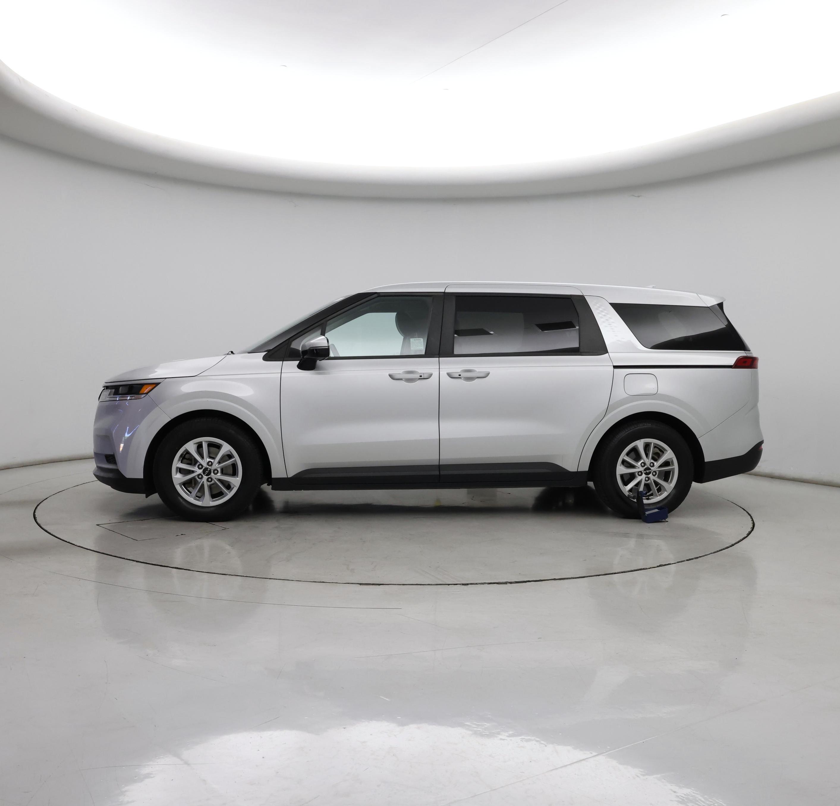 Thumbnail: 2022 Kia Carnival - 3